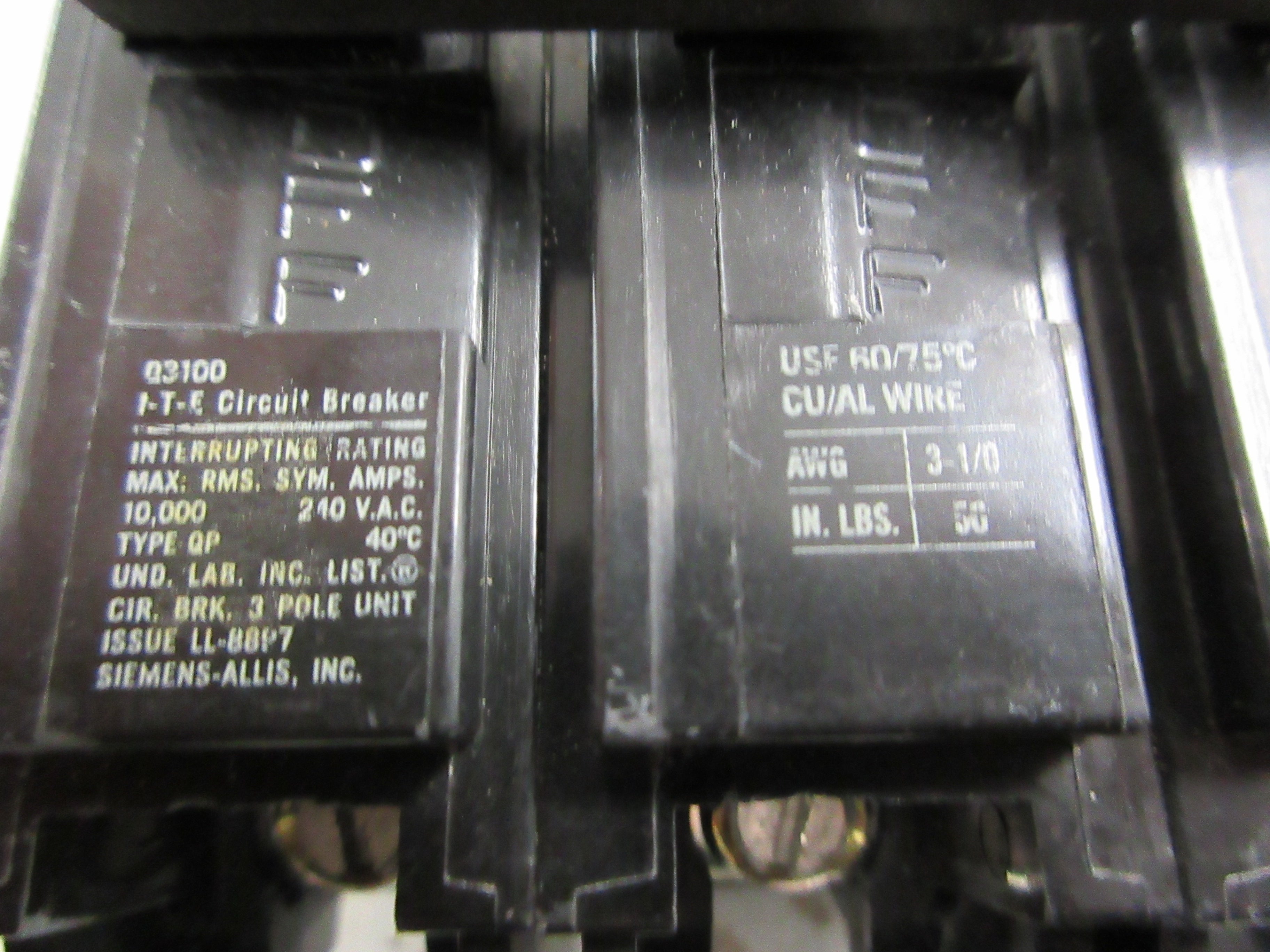 Siemens ITE Type QP Clip-On Circuit Breaker Q3100 100A 240V 3P Used