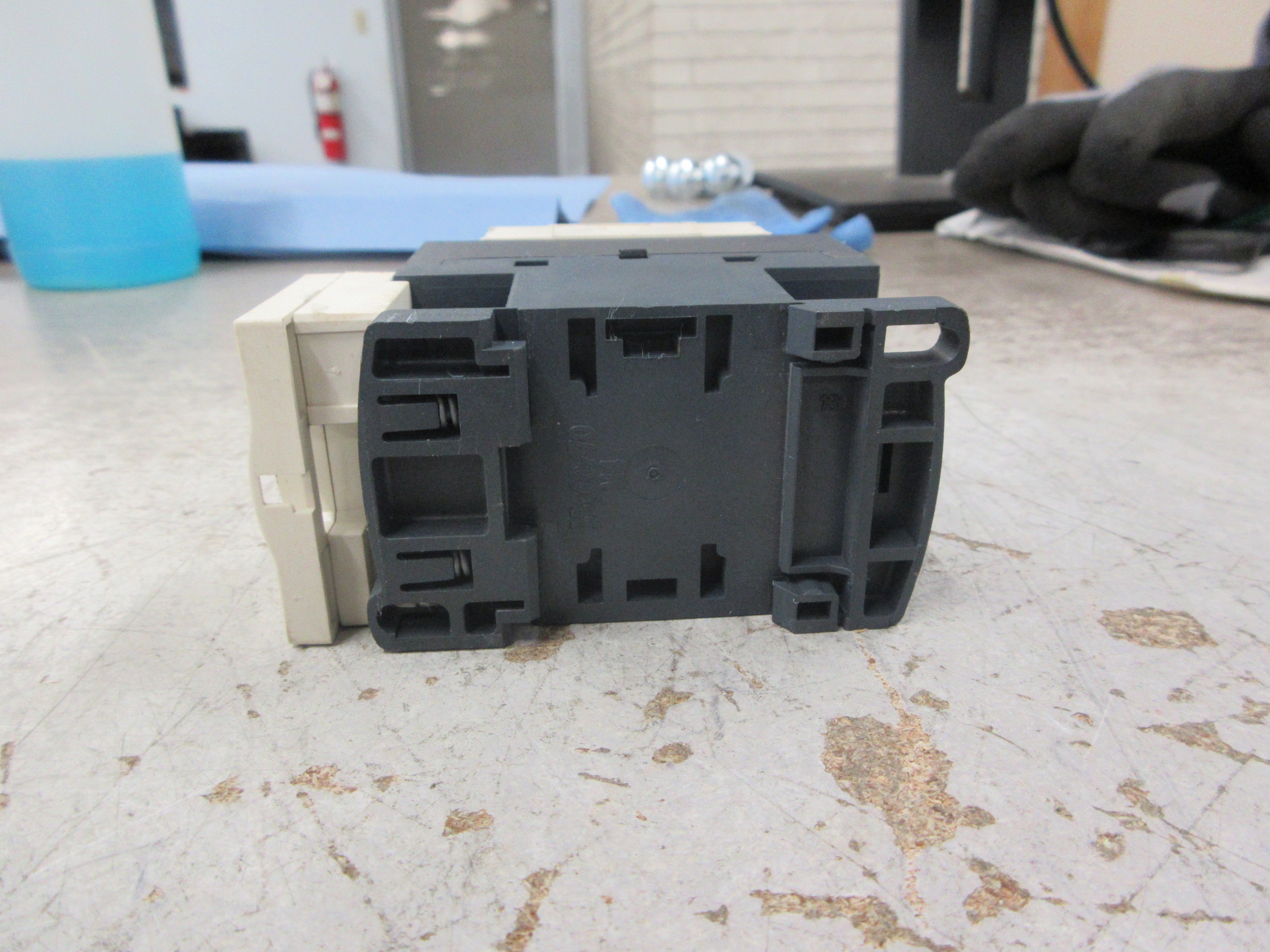 Telemecanique Contactor 25 120V Coil 32A 600V W/Cabling Accessory Used