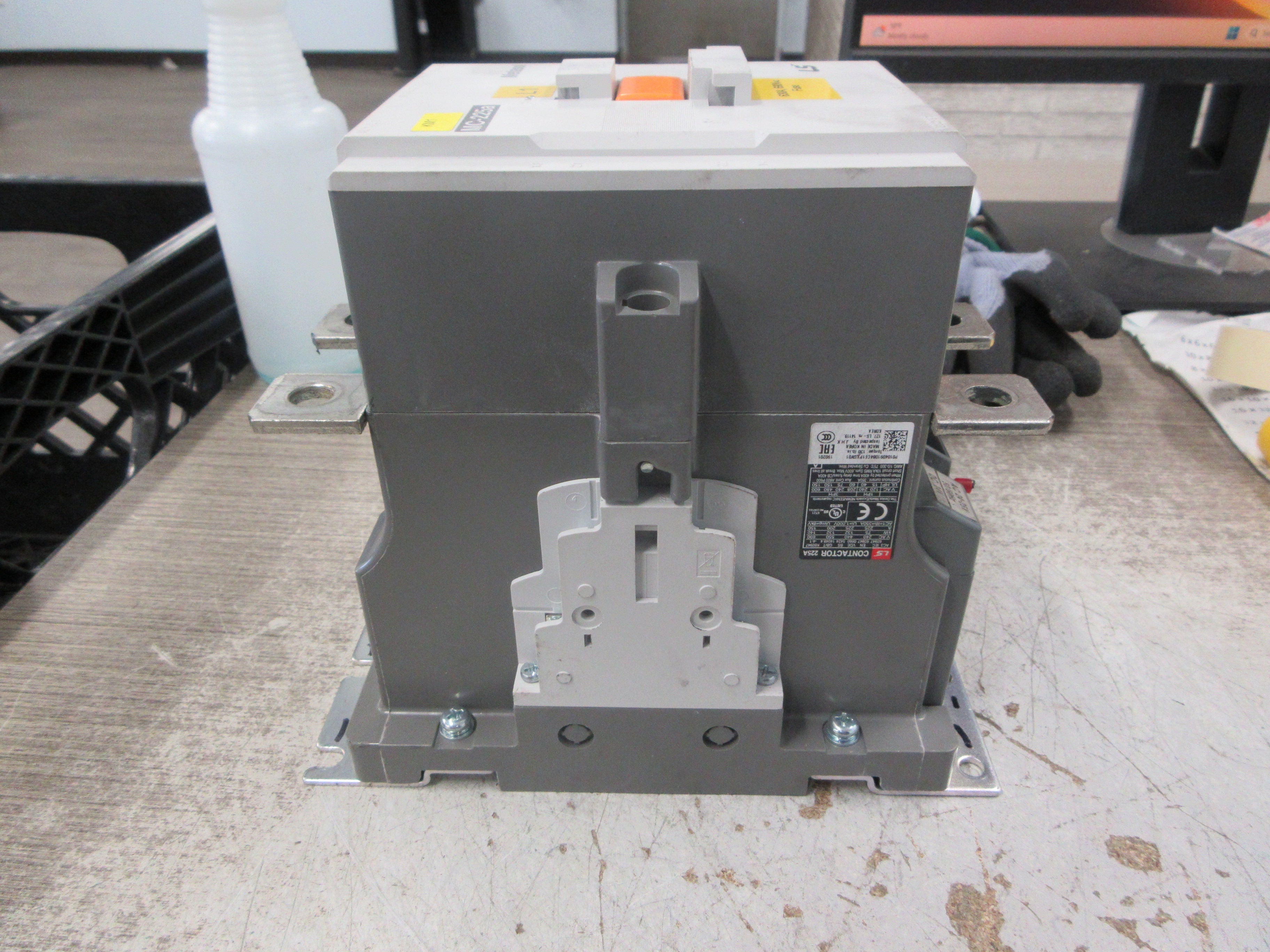 LS Metasol Contactor MC-225a 24-25VAC/24VDC Coil 350A 600V Used