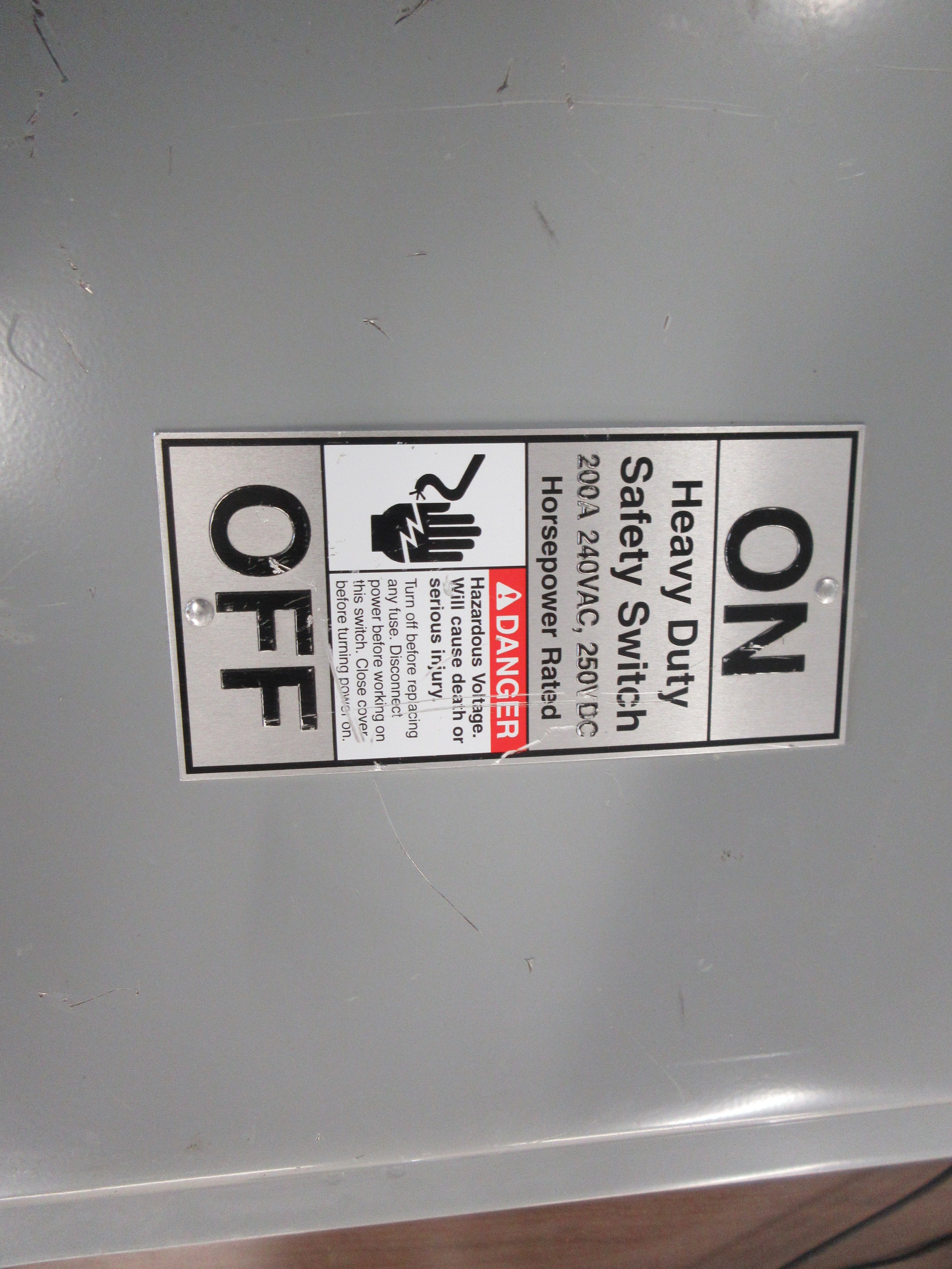 Siemens Fusible Safety Switch/Disconnect HF324N 200A 240V 3P Used