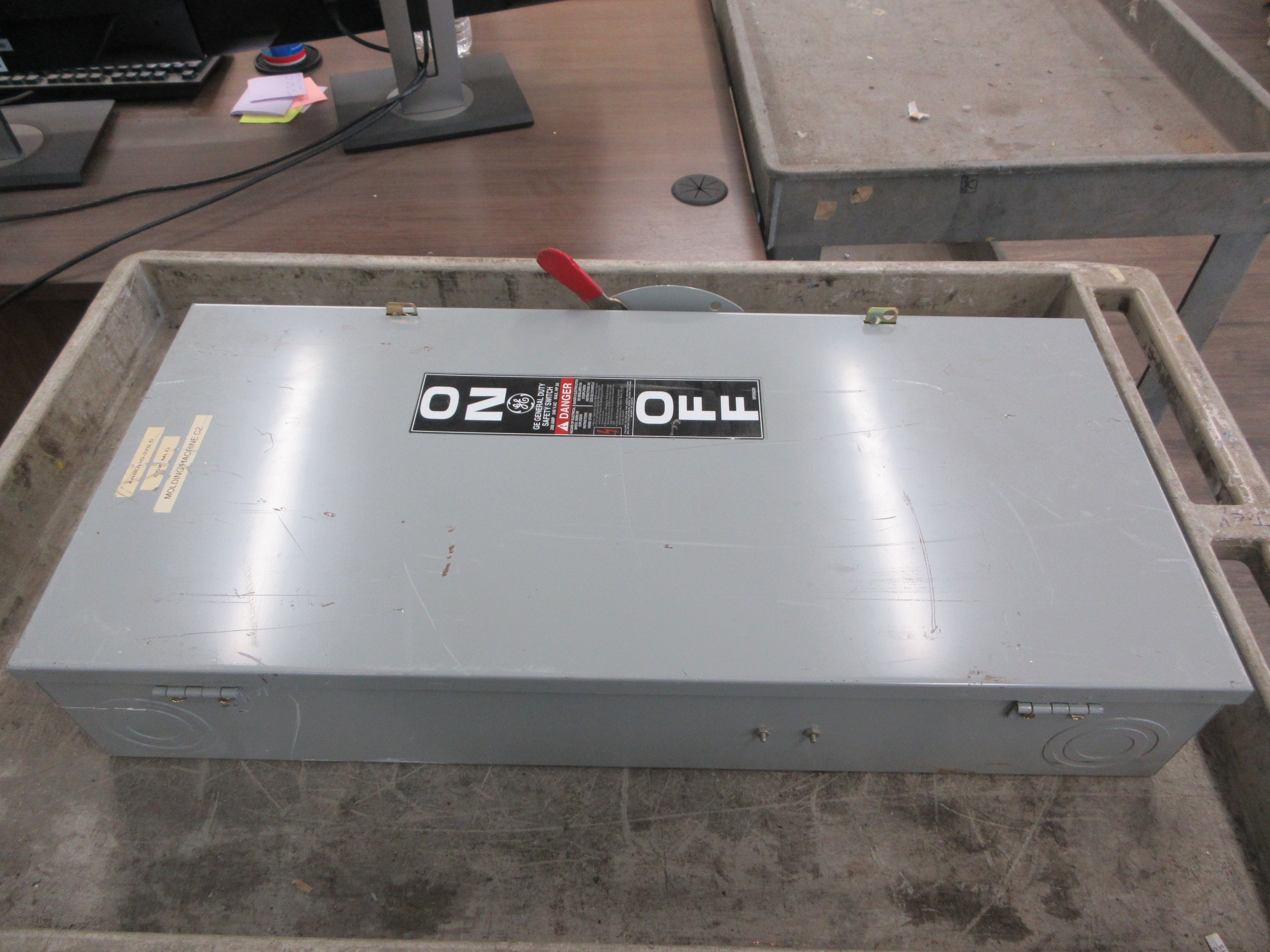 GE Fusible Safety Switch/Disconnect TG4324 Mod. 8 200A 240V 3P Used