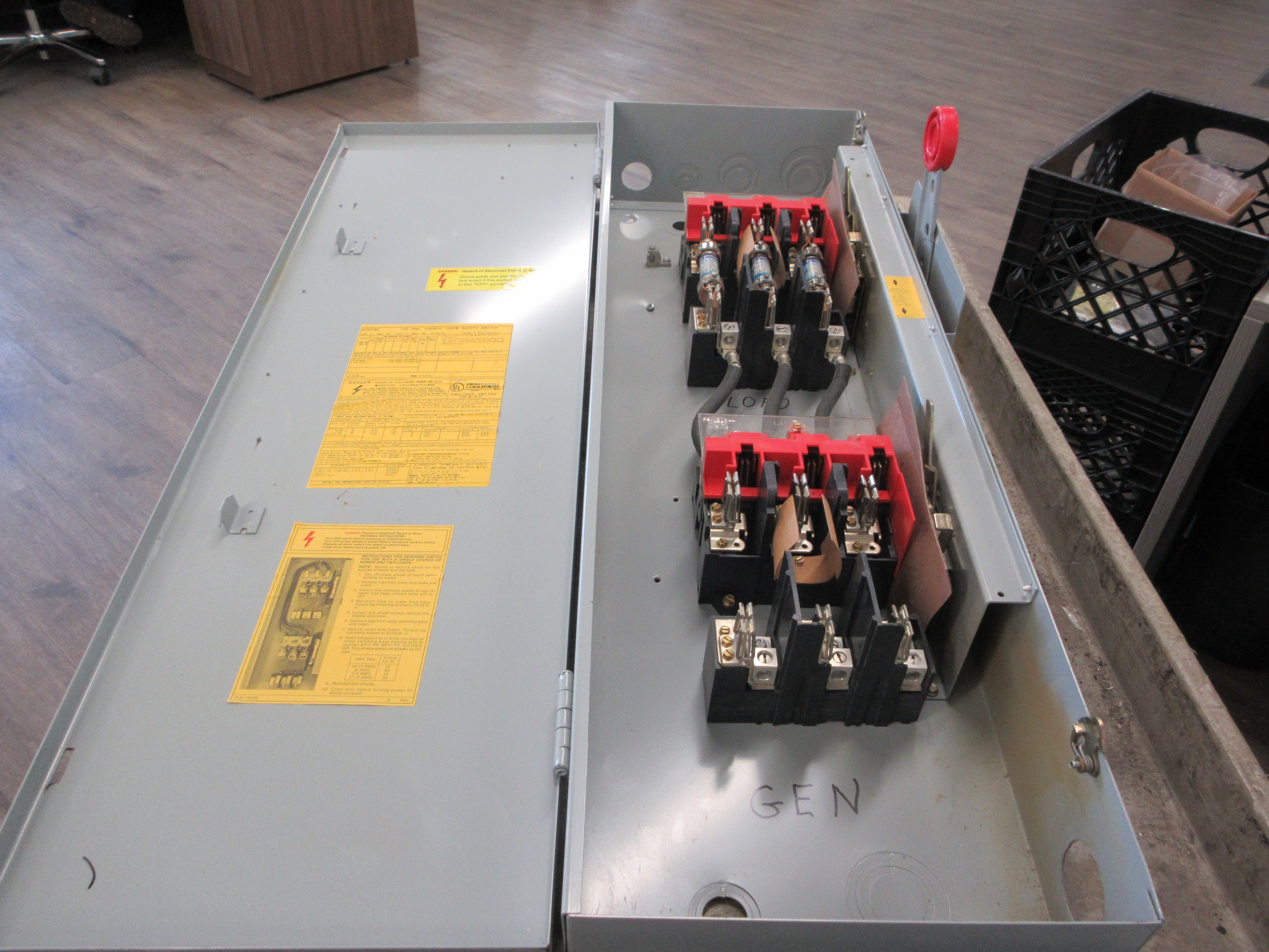 Challenger Fusible Safety Switch/Disconnect D323C 100A 240V 3P Double-Throw Used