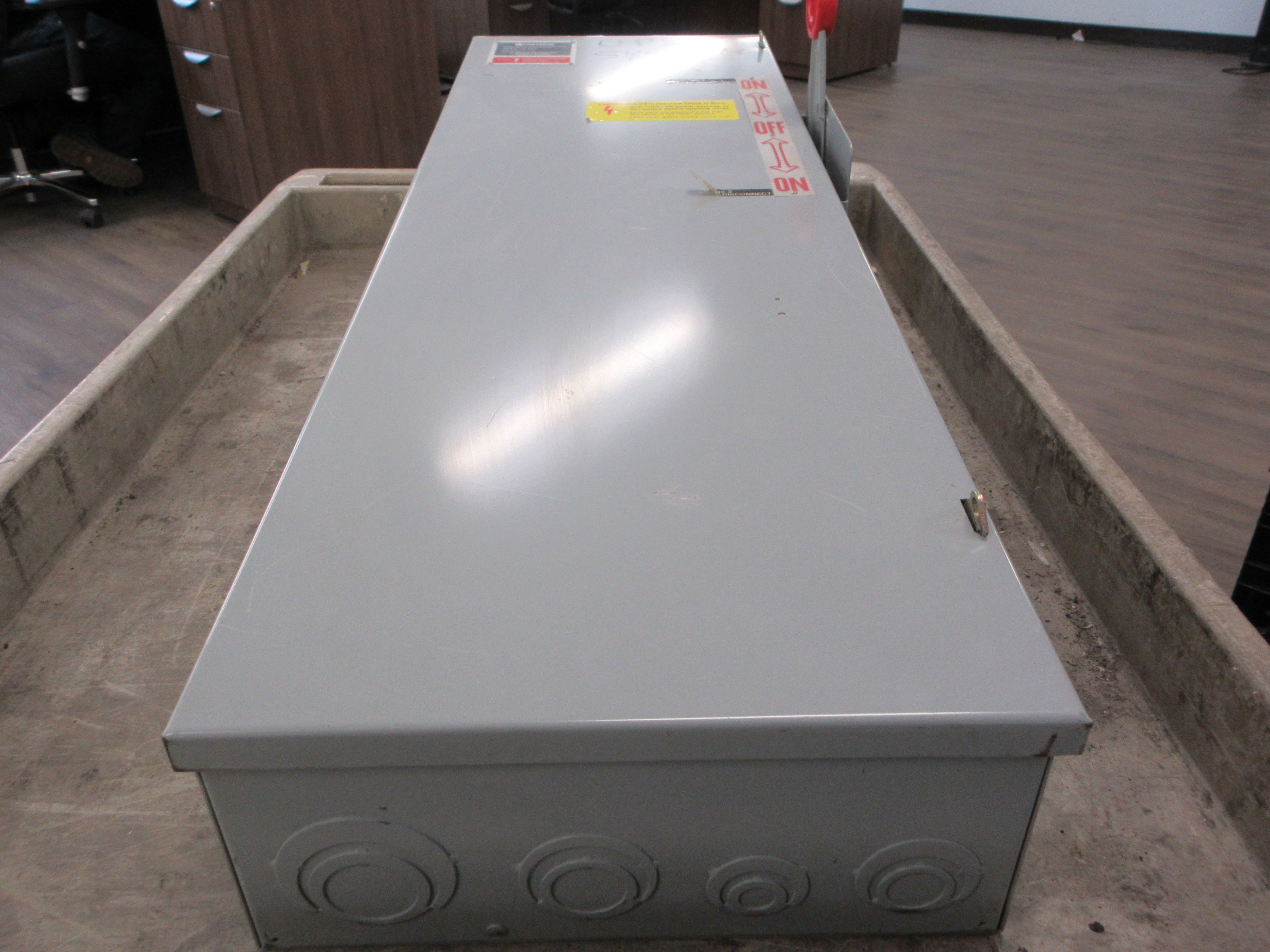 Challenger Fusible Safety Switch/Disconnect D323C 100A 240V 3P Double-Throw Used