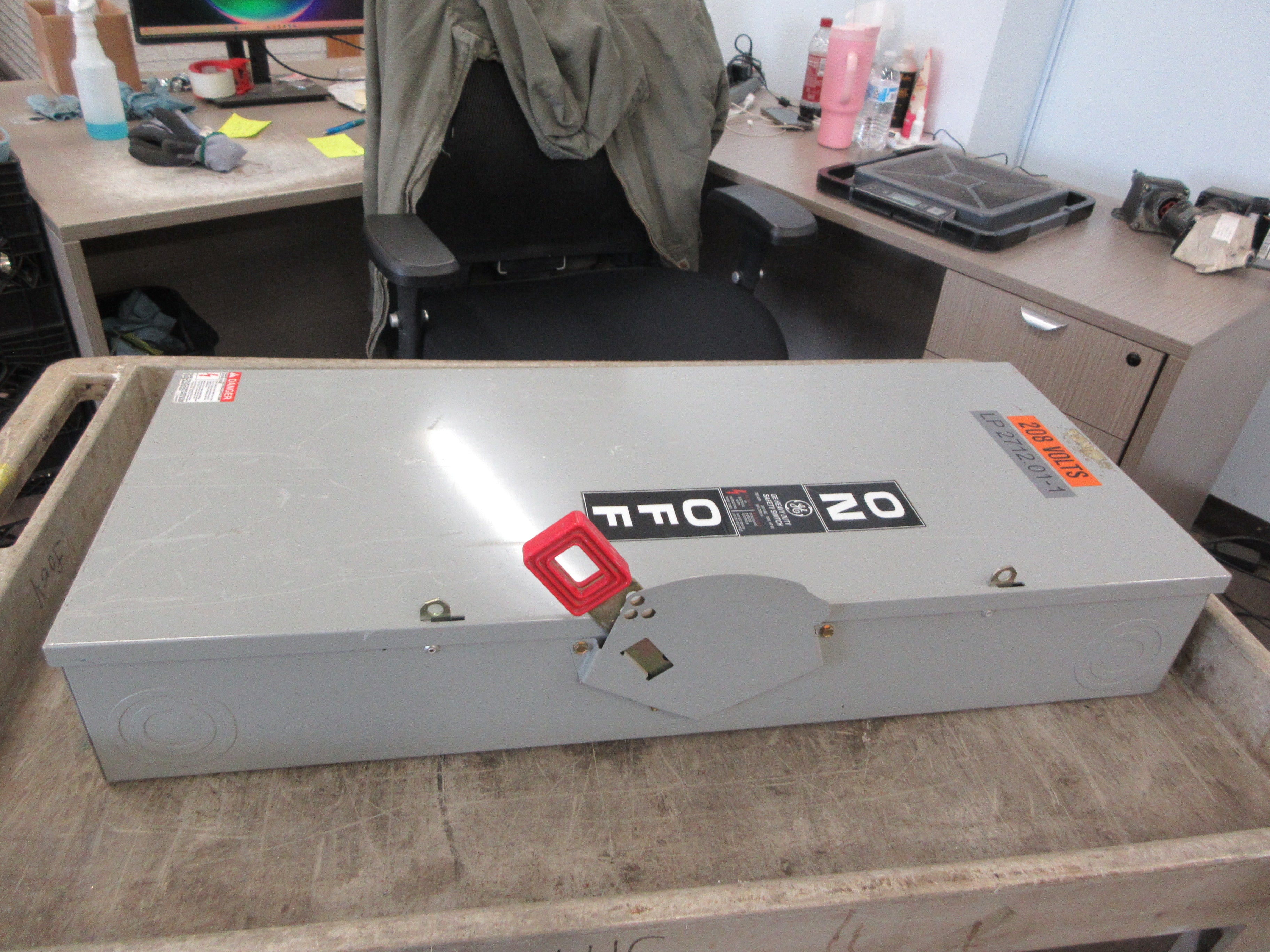 GE Fusible Safety Switch/Disconnect TH4324 Mod. 10 240V 200A Used