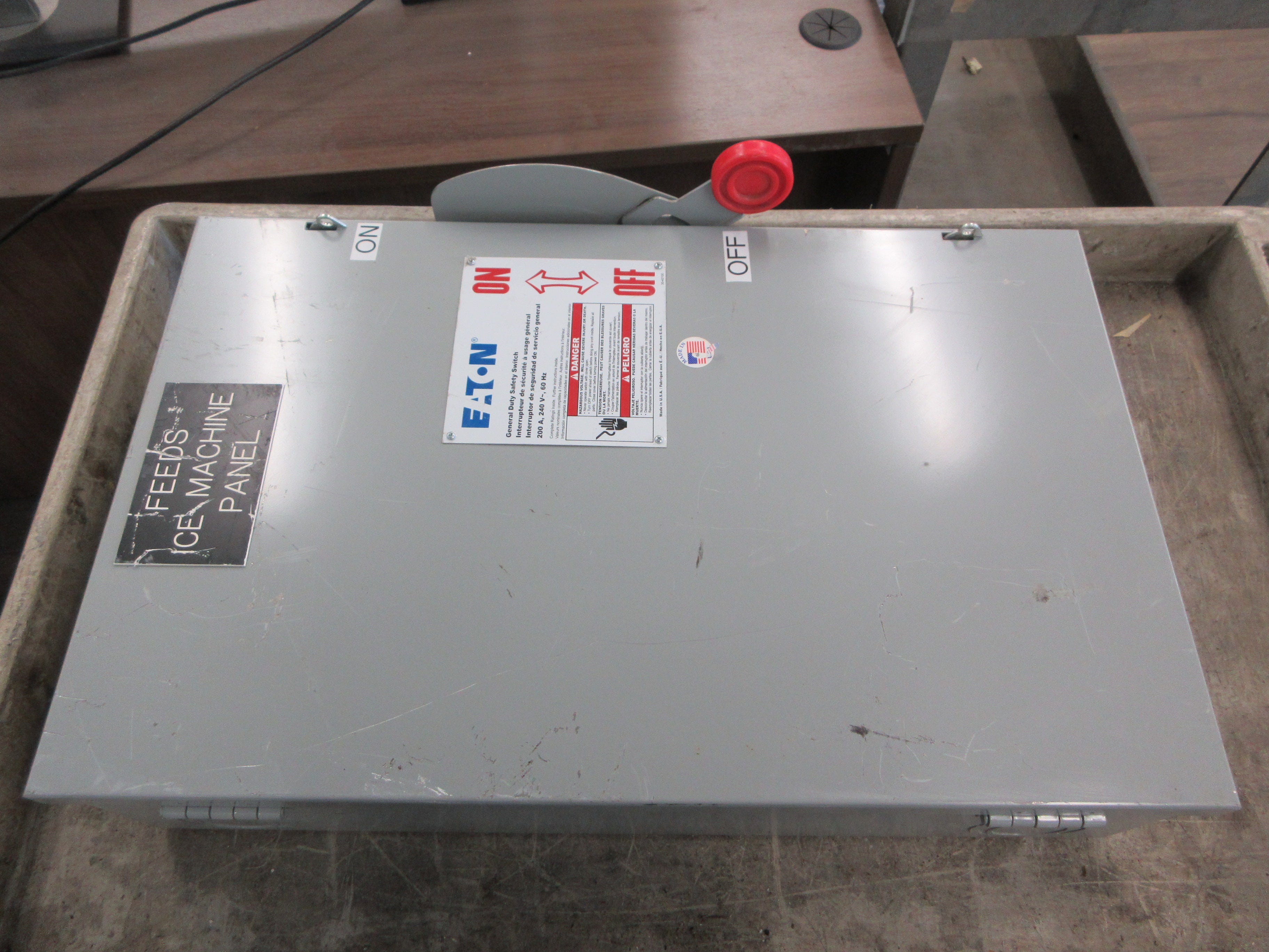 Eaton Fusible Safety Switch/Disconnect DG324NGK Ser. B 200A 240V 3P Used