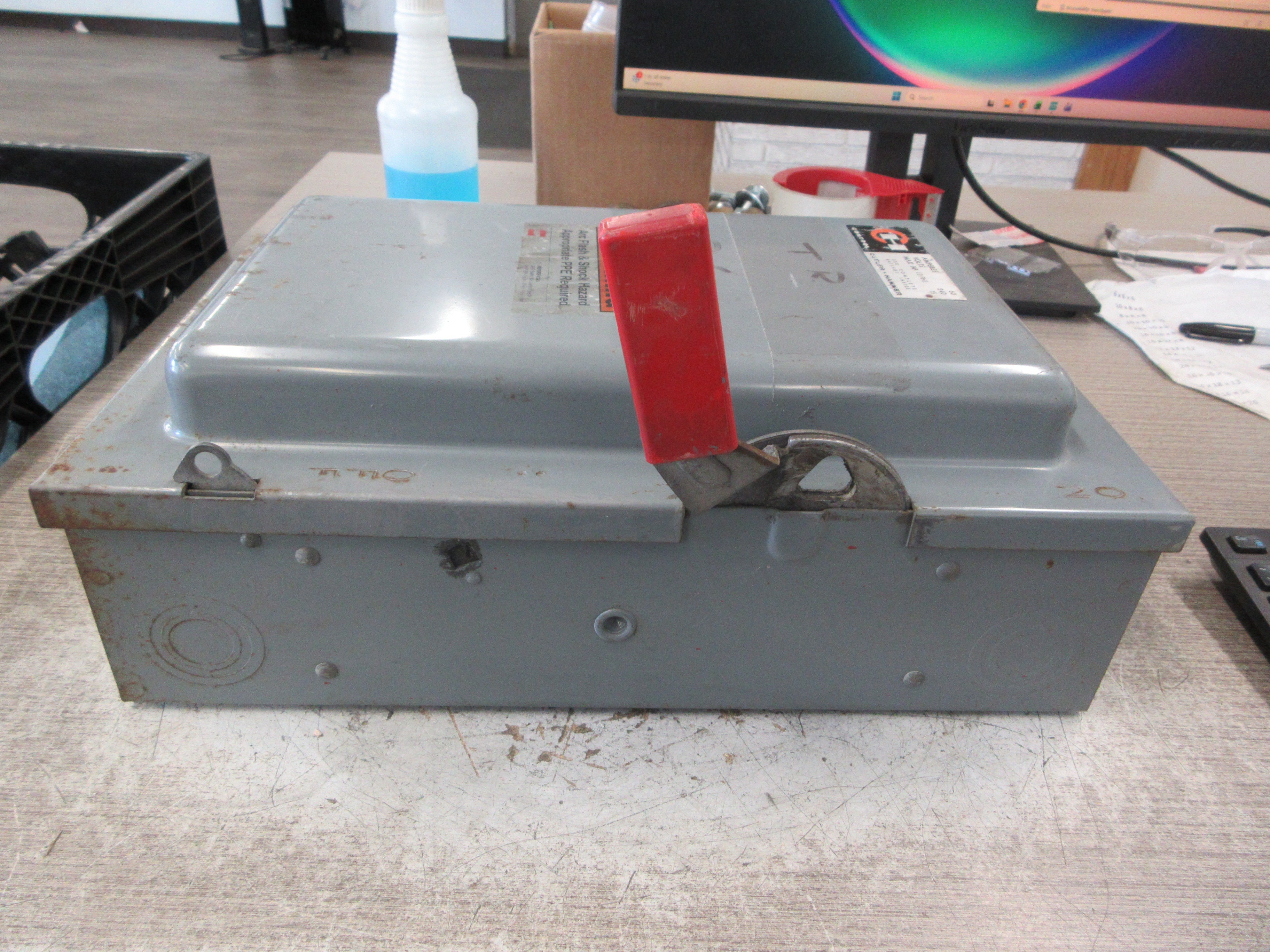 Cutler-Hammer Fusible Safety Switch/Disconnect 4105H442H 60A 240V 3P Used
