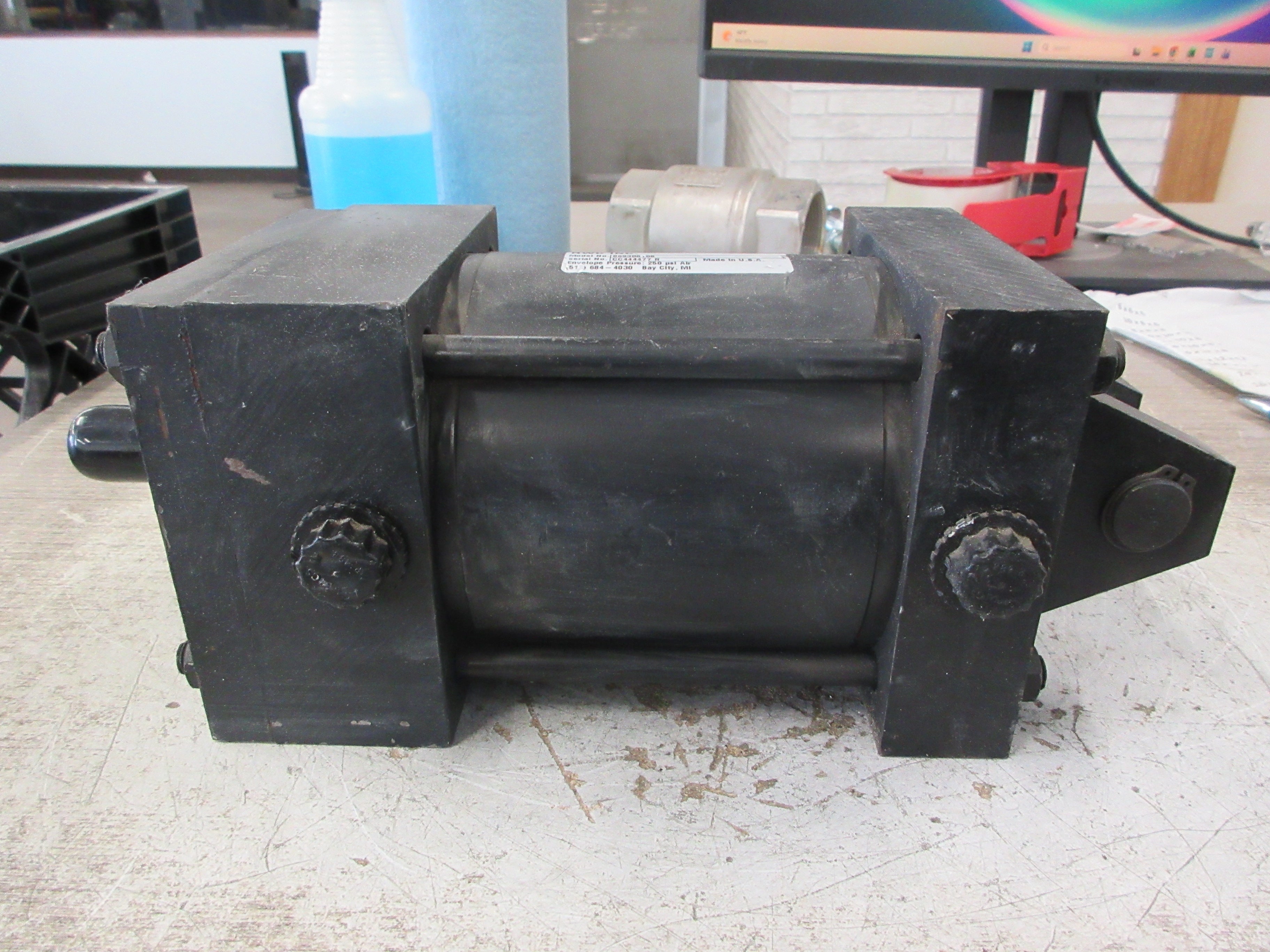 RWC Air Cylinder 889306108 250 PSI Used