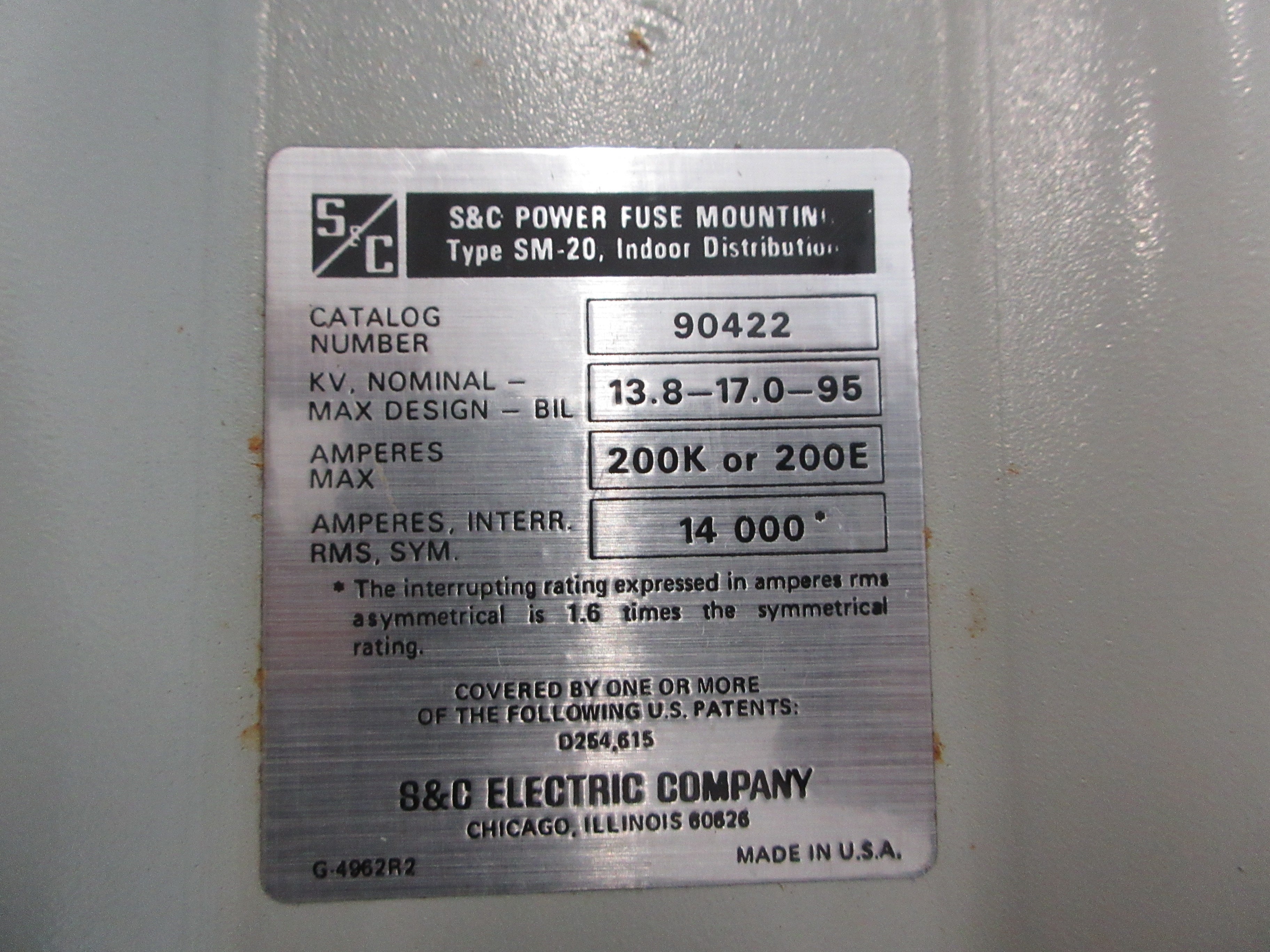 S&C SM-20 Fuse Mounting 90422 200E 13.8KV Used