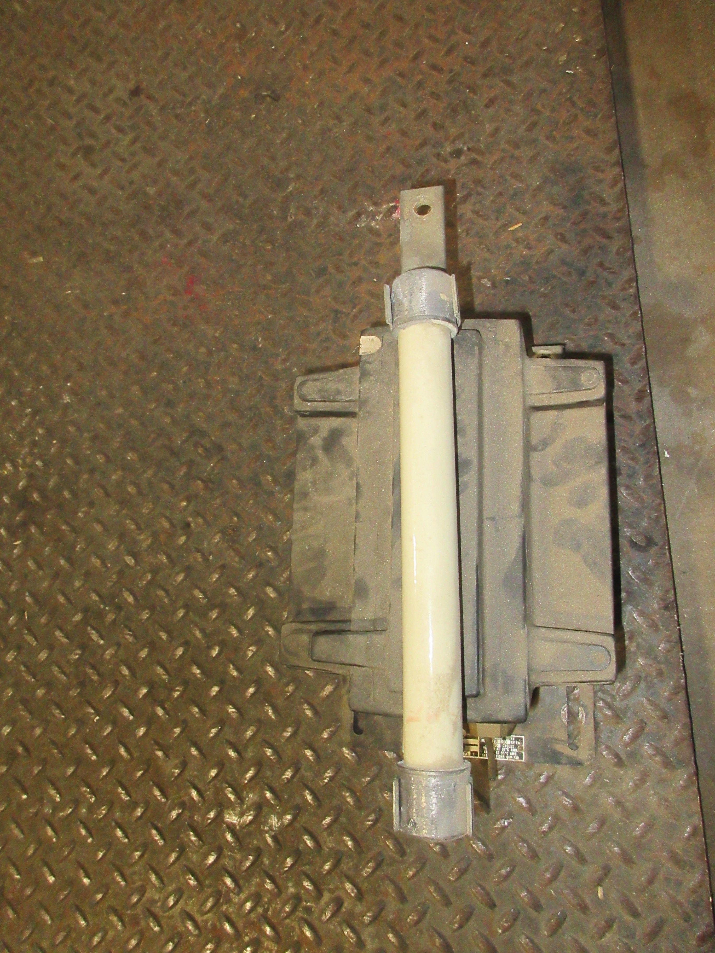 GE JVM-5 Potential Transformer 670X7 Pri: 8400V Ratio 70:1 Used