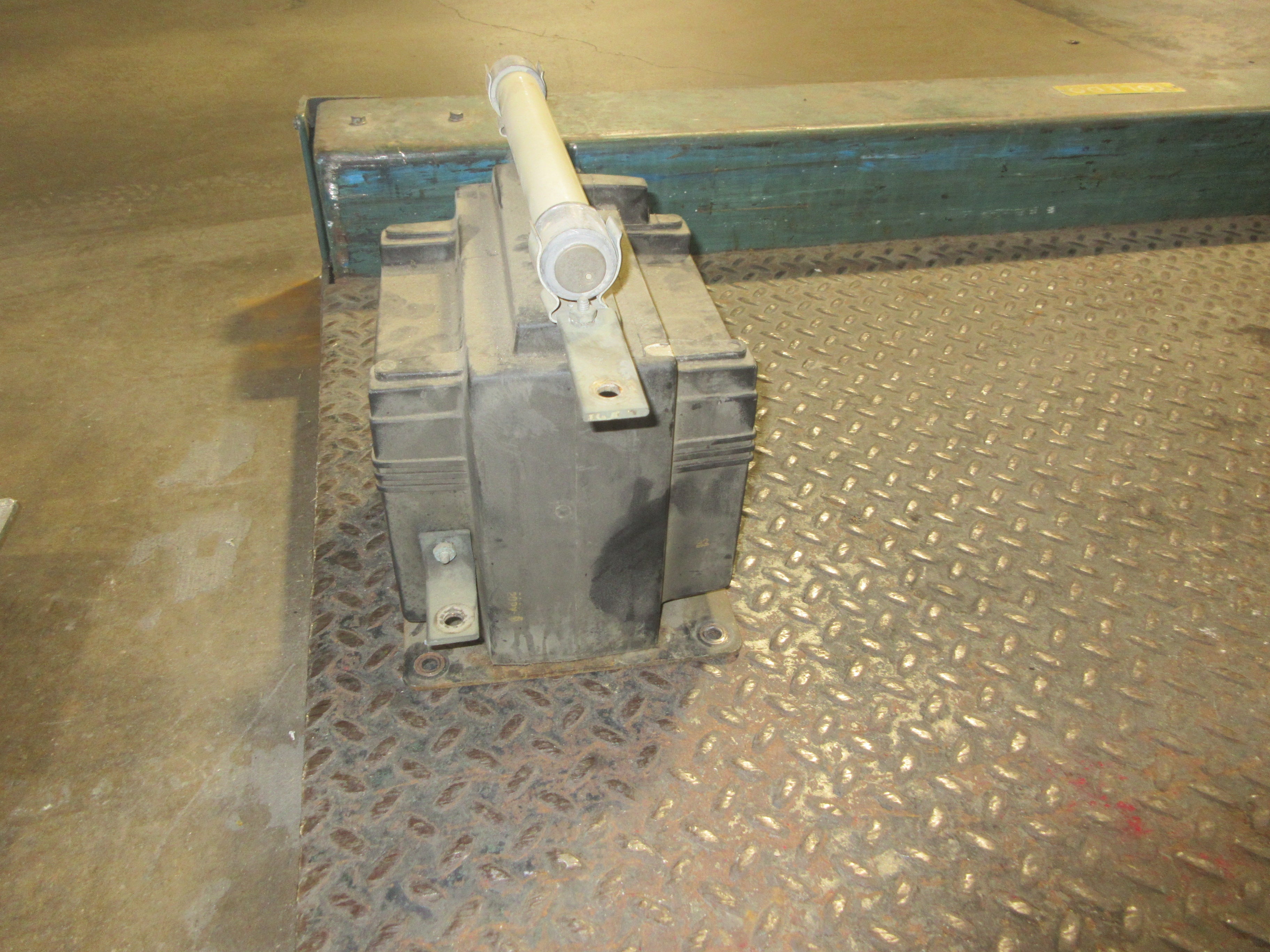 GE JVM-5 Potential Transformer 670X7 Pri: 8400V Ratio 70:1 Used