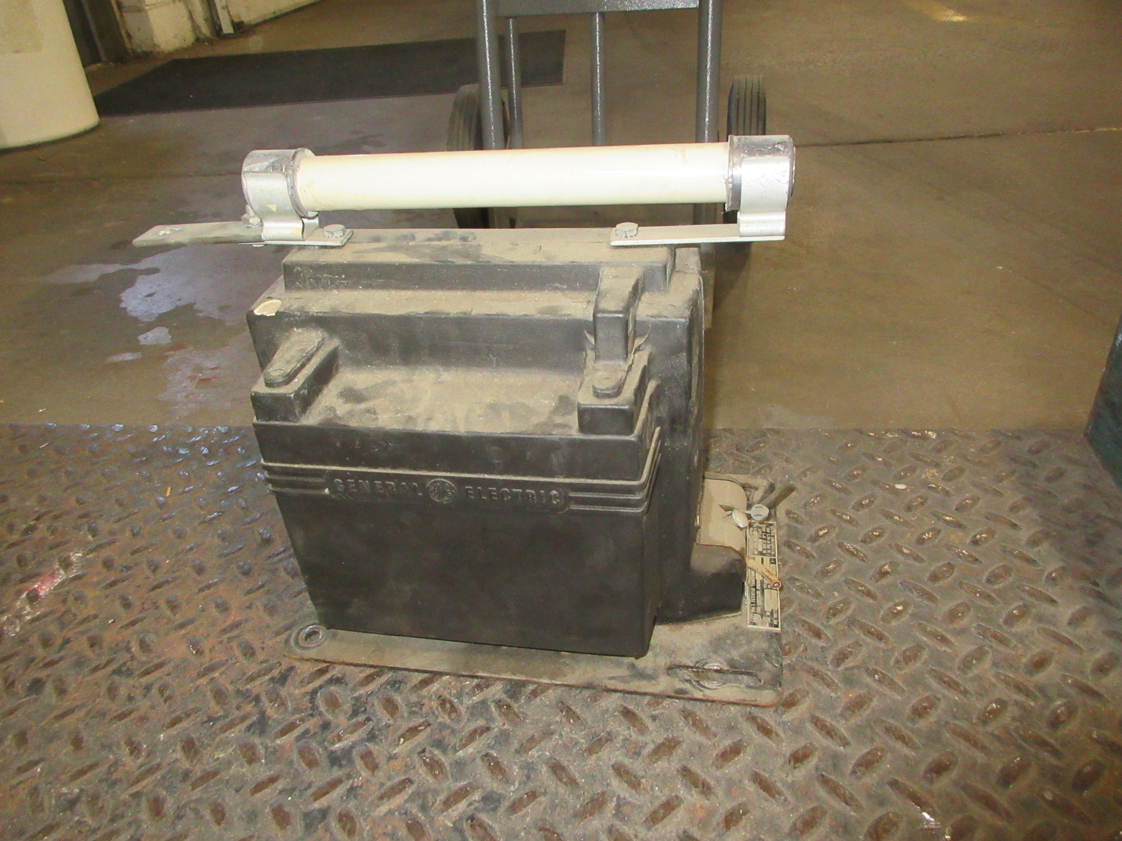 GE JVM-5 Potential Transformer 670X7 Pri: 8400V Ratio 70:1 Used