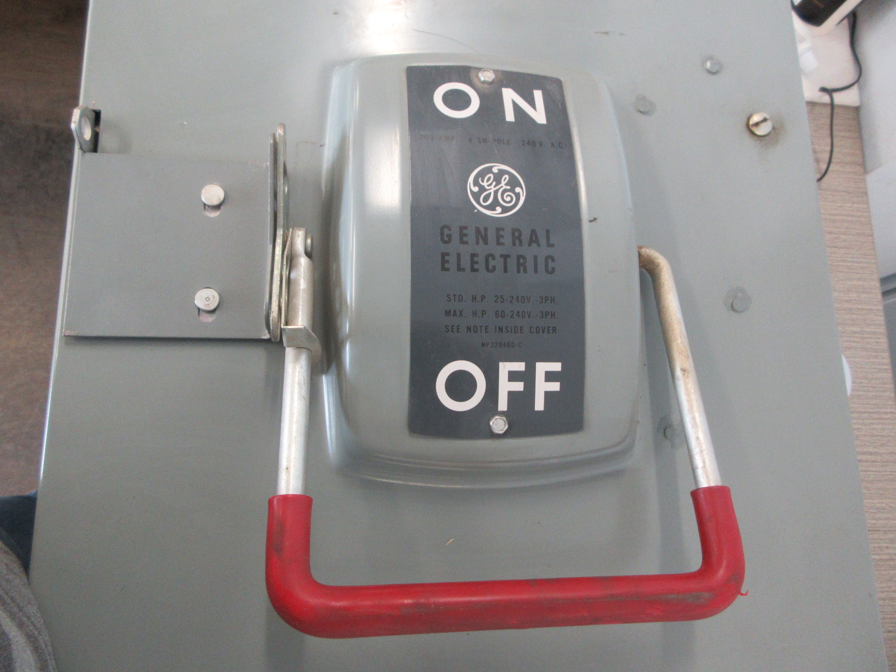 GE Fusible Safety Switch/Disconnect TH4324 Mod. 1 200A 250V 4W Used