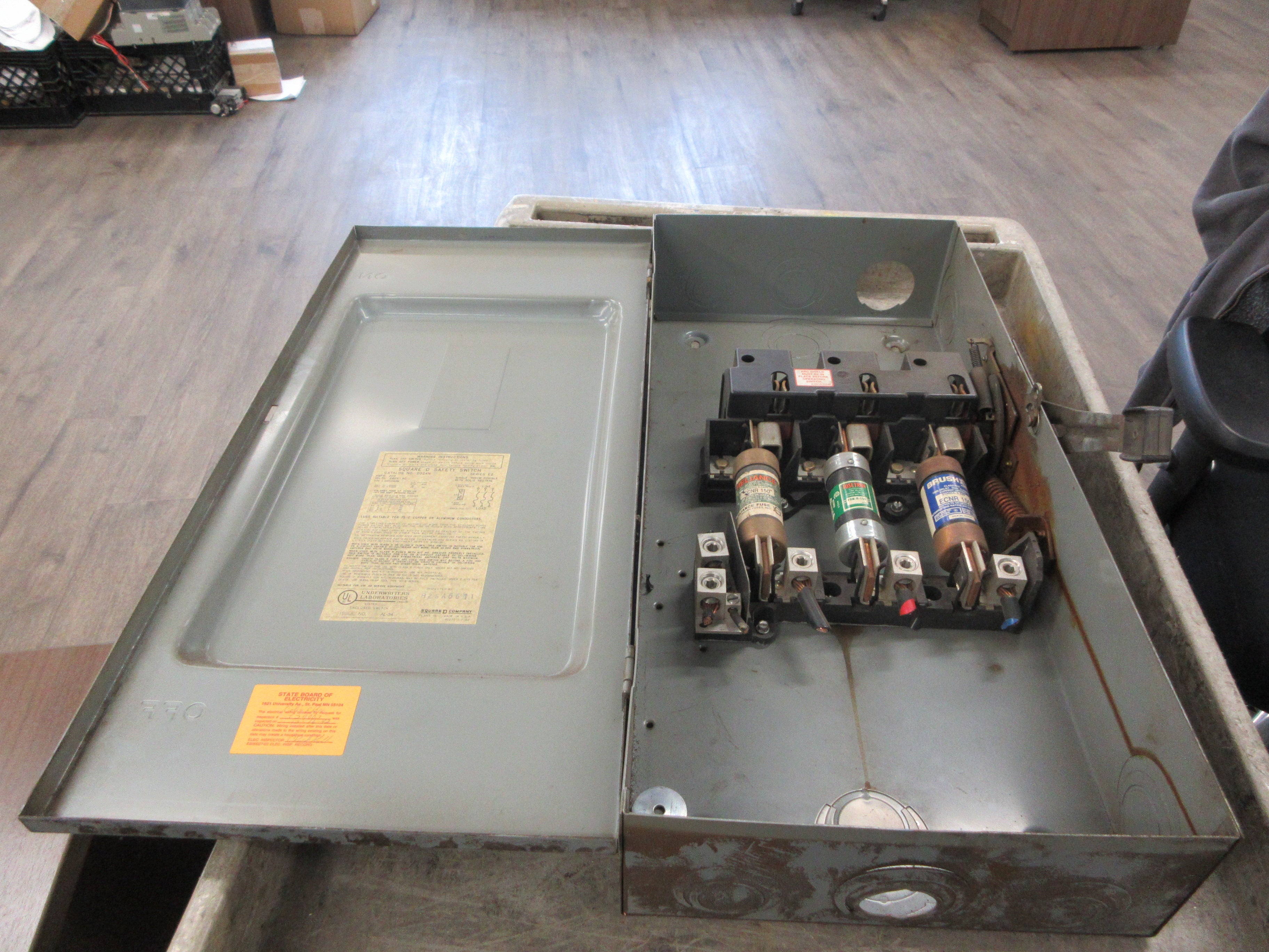 Square D Fusible Safety Switch/Disconnect D324N Ser. E2 200A 600V 3P Used
