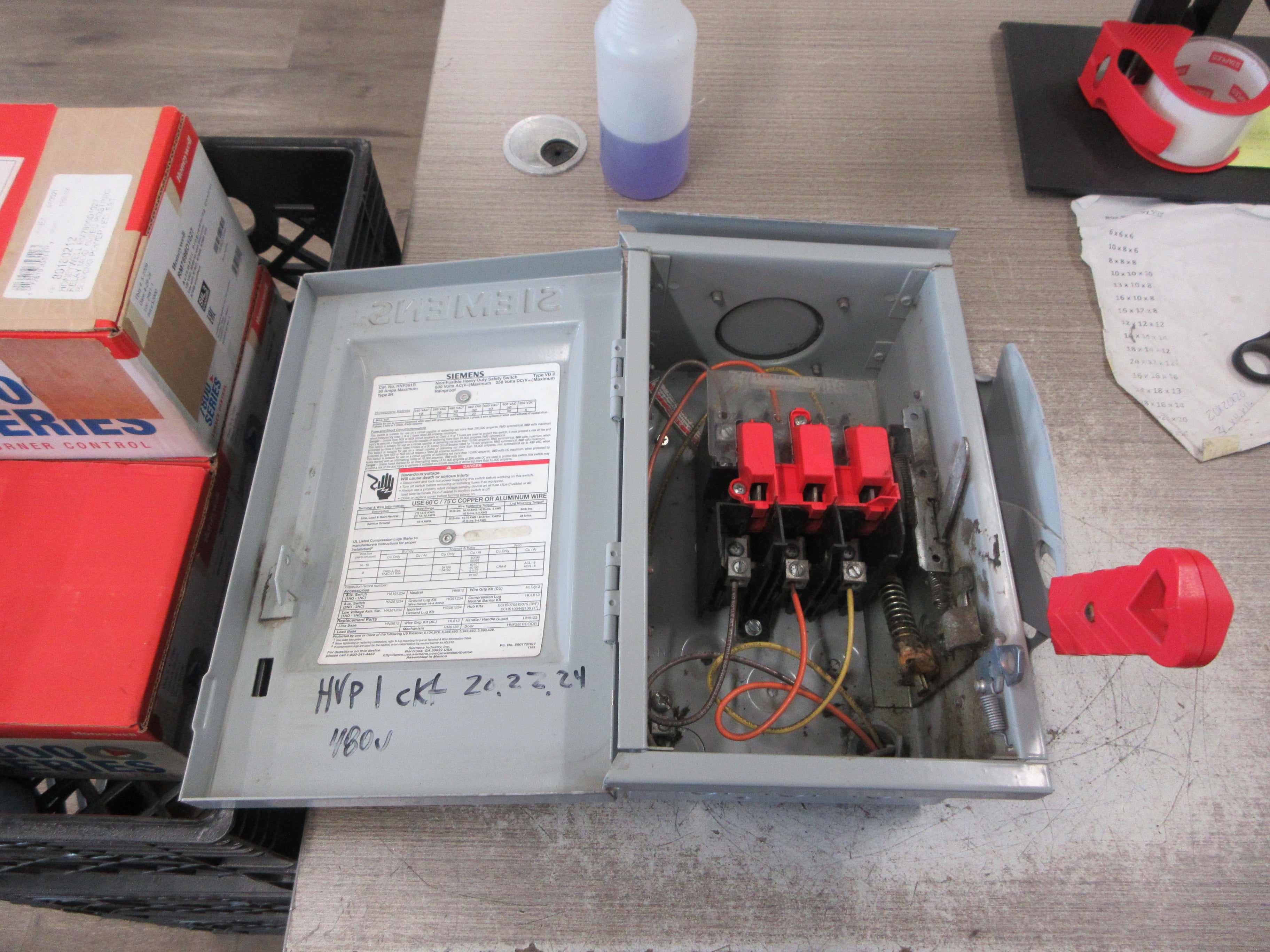 Siemens Non-Fusible 3R Safety Switch/Disconnect HNF361R 30A 600V 3P Used