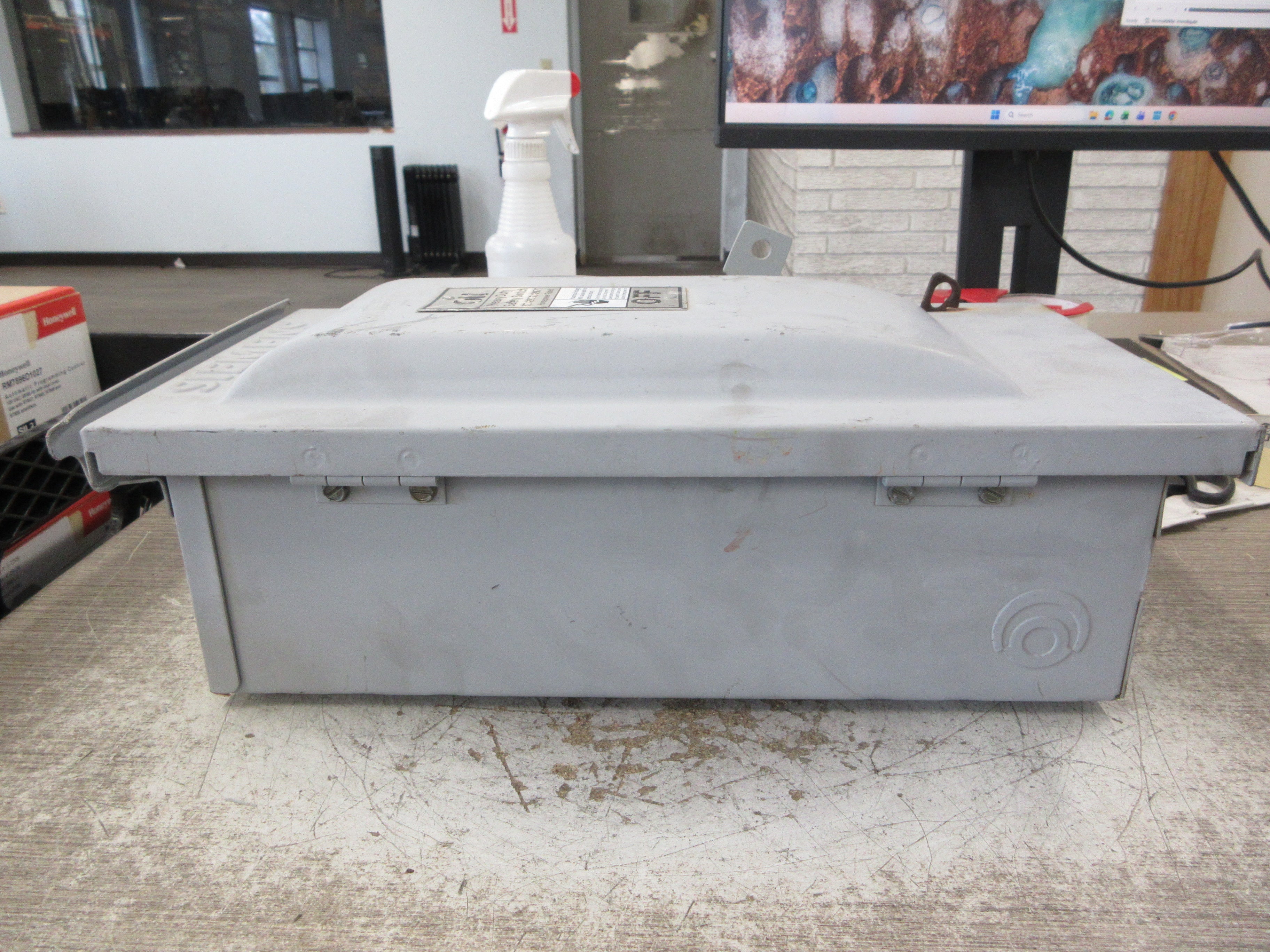 Siemens 3R Fusible Safety Switch/Disconnect HF361R 30A 600V 3P Used