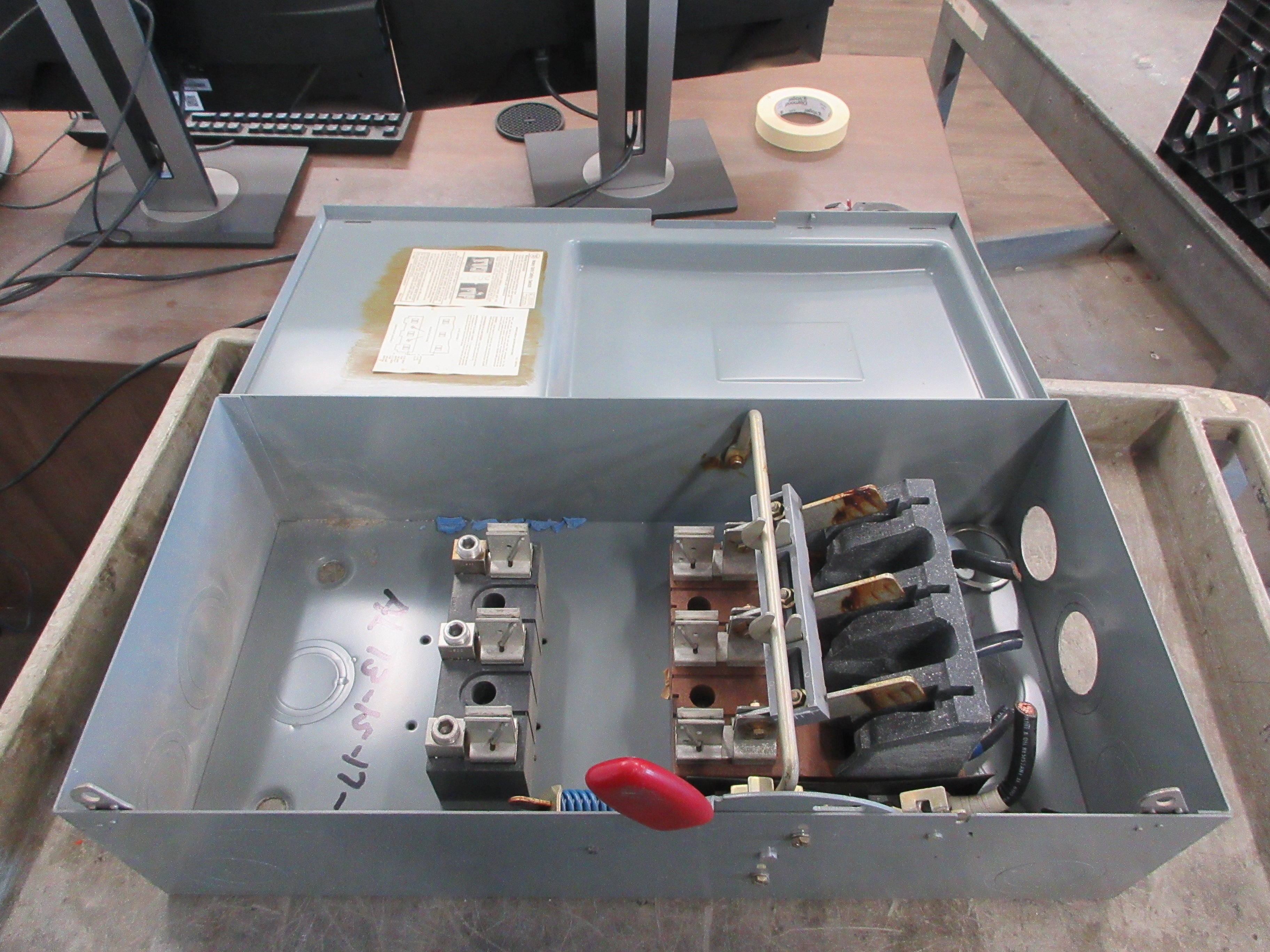 Westinghouse Fusible Safety Switch/Disconnect HF424N A 200A 240V 3P Used