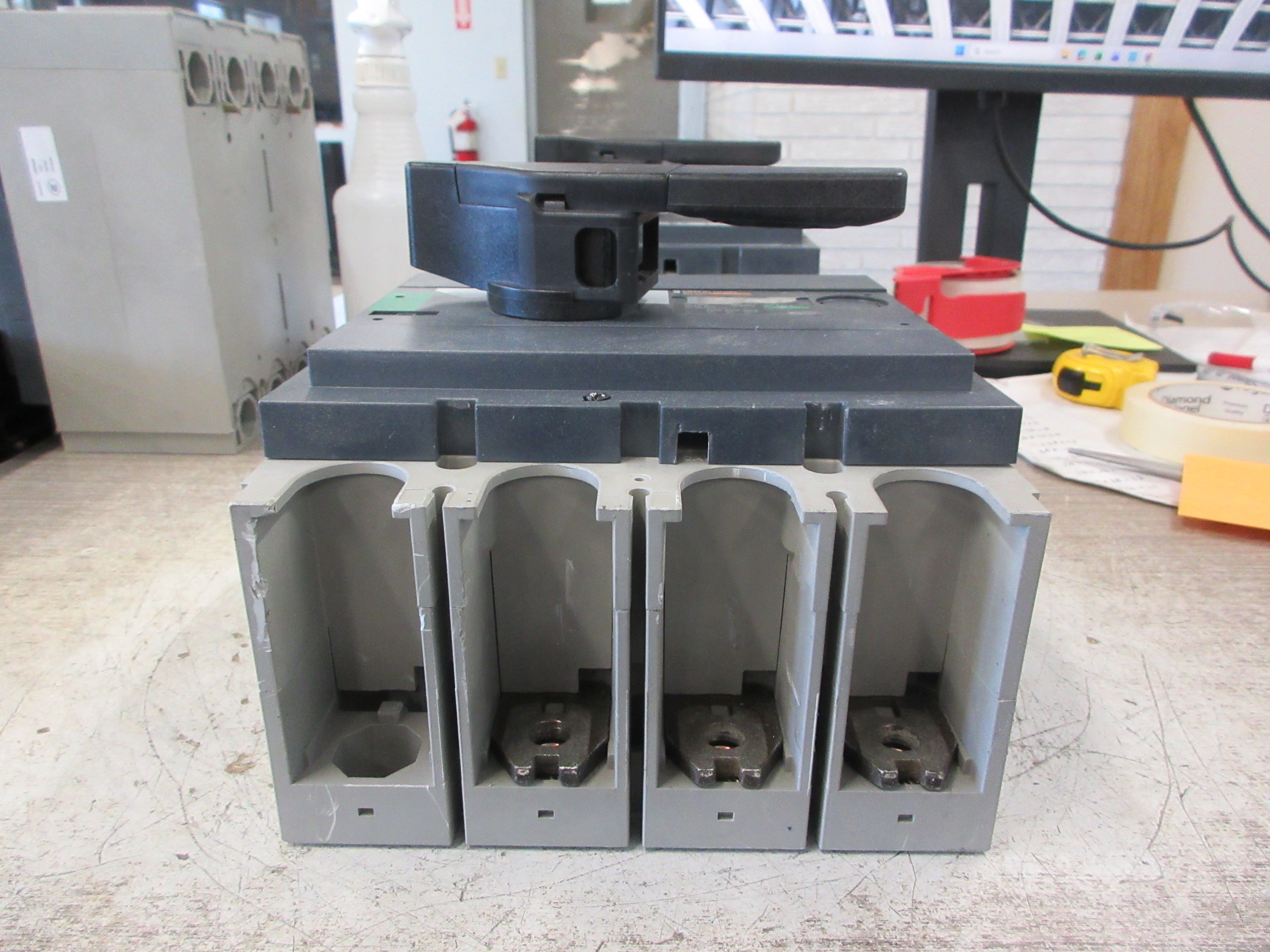 Merlin Gerin Interpact Disconnect Switch INS 400 400A 750V 50/60Hz Used