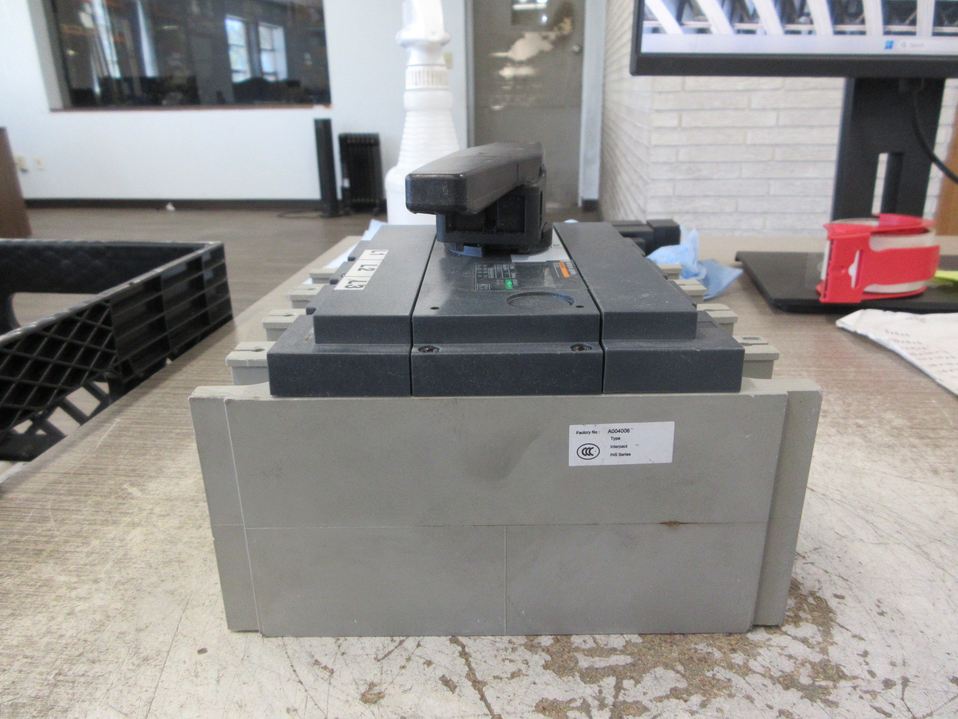 Merlin Gerin Interpact Disconnect Switch INS 400 400A 750V 50/60Hz Used