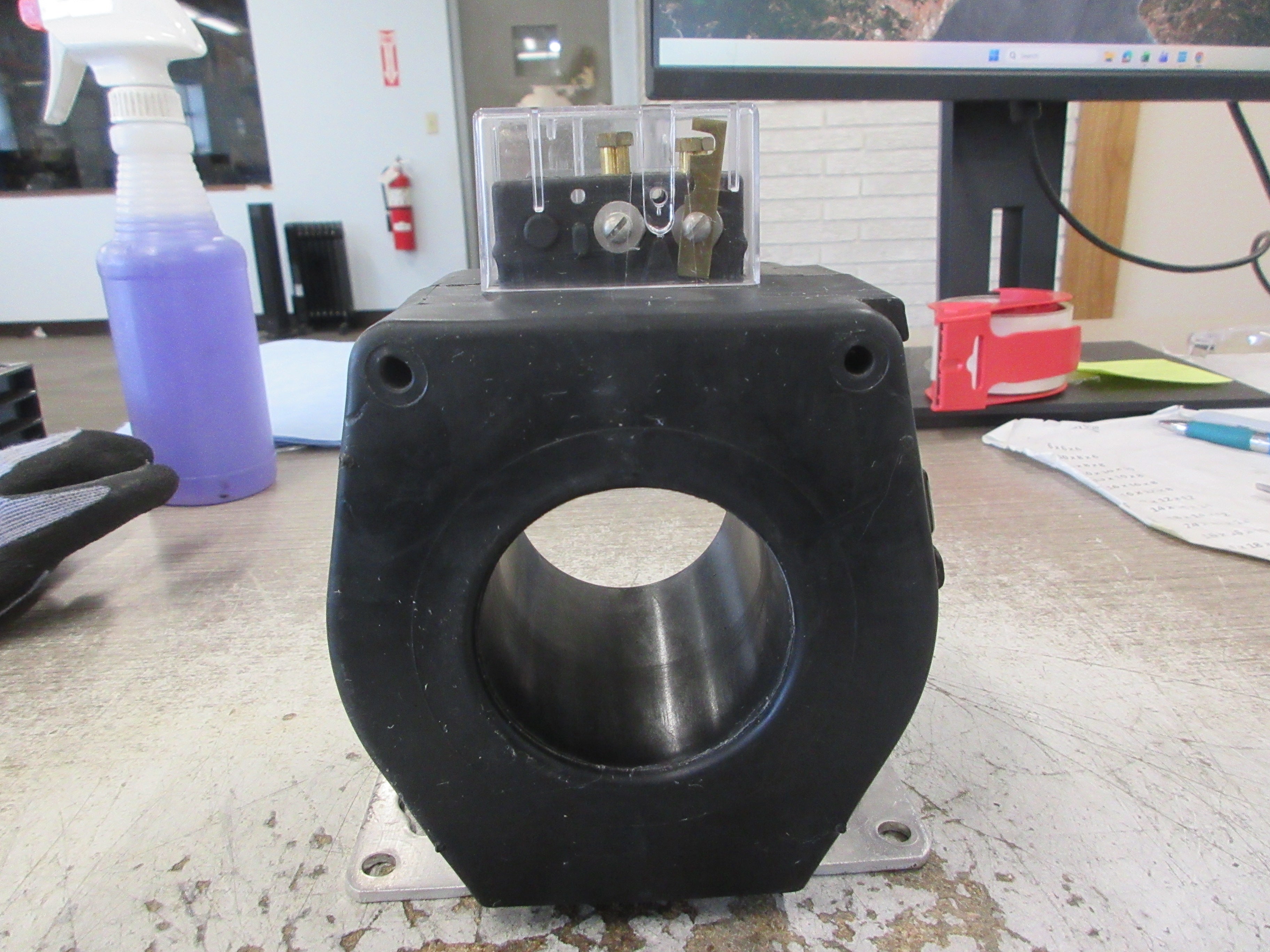 Schlumberger Type R6M Current Transformer 92352-015 Ratio 200:5A 600V 60Hz Used