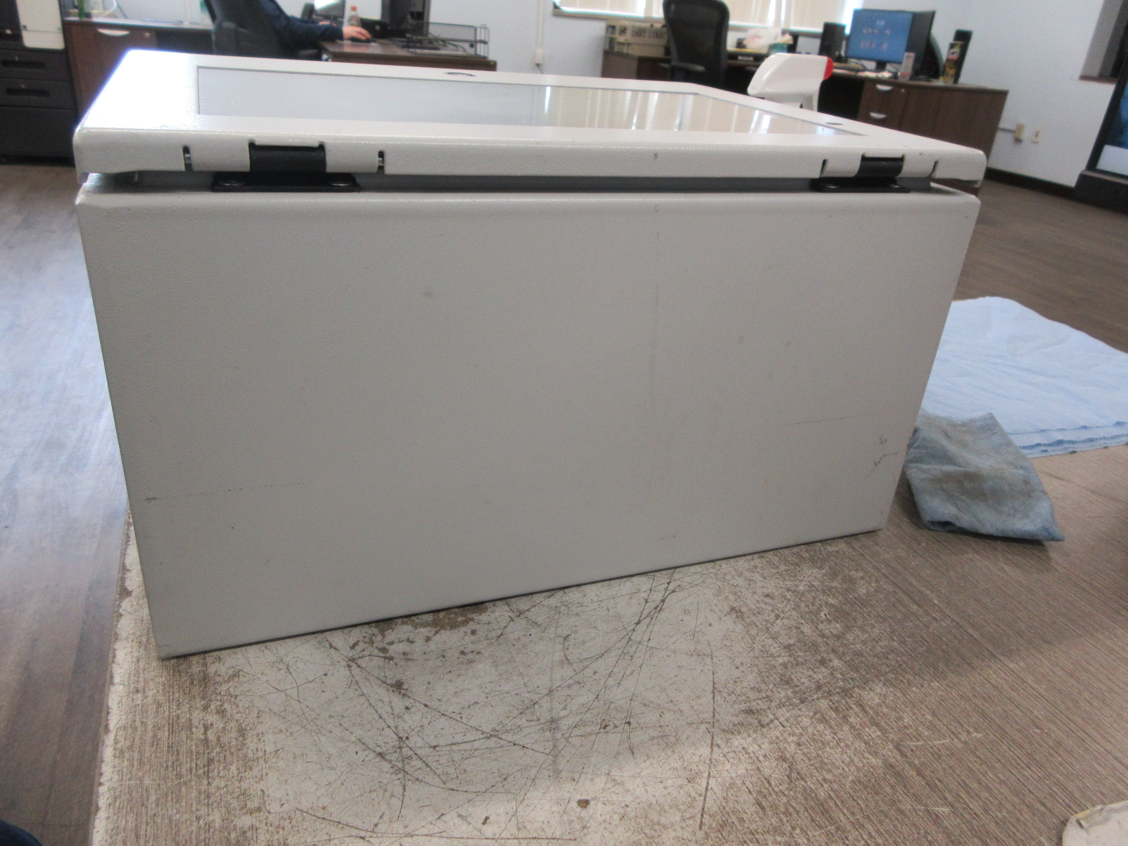 Hoffman Type 12 Enclosure CSD16128WLG/SPL Size: 16"x12"x8" Used