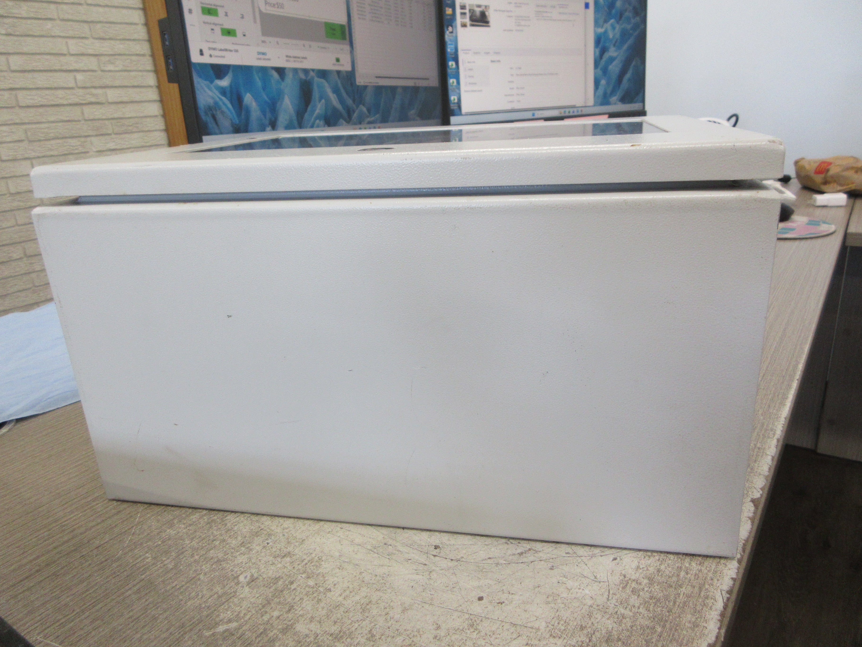 Hoffman Type 12 Enclosure CSD16128WLG/SPL Size: 16"x12"x8" Used