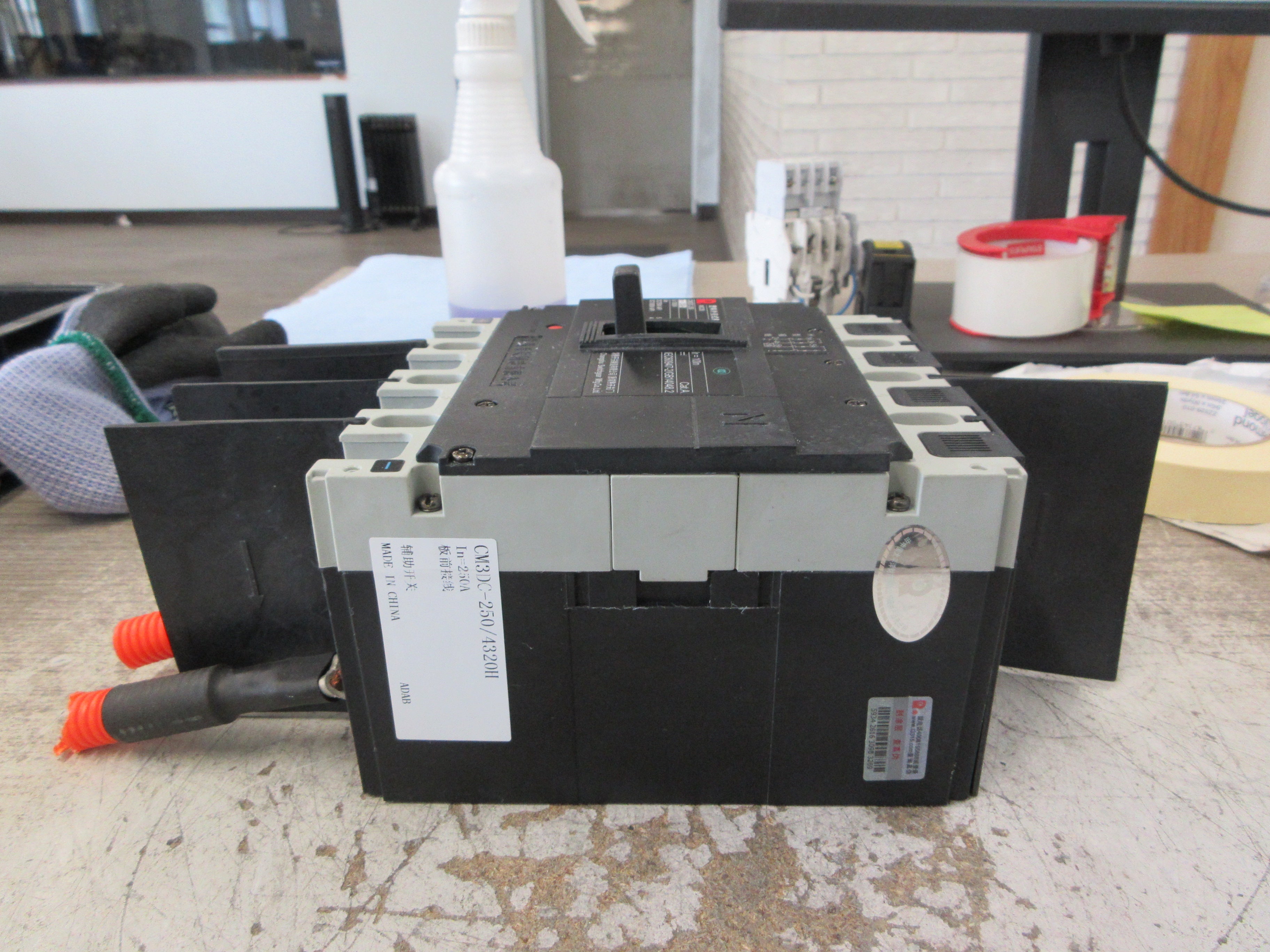 Changshu Circuit Breaker CM3DC-250 1000VDC 250A 4P Used