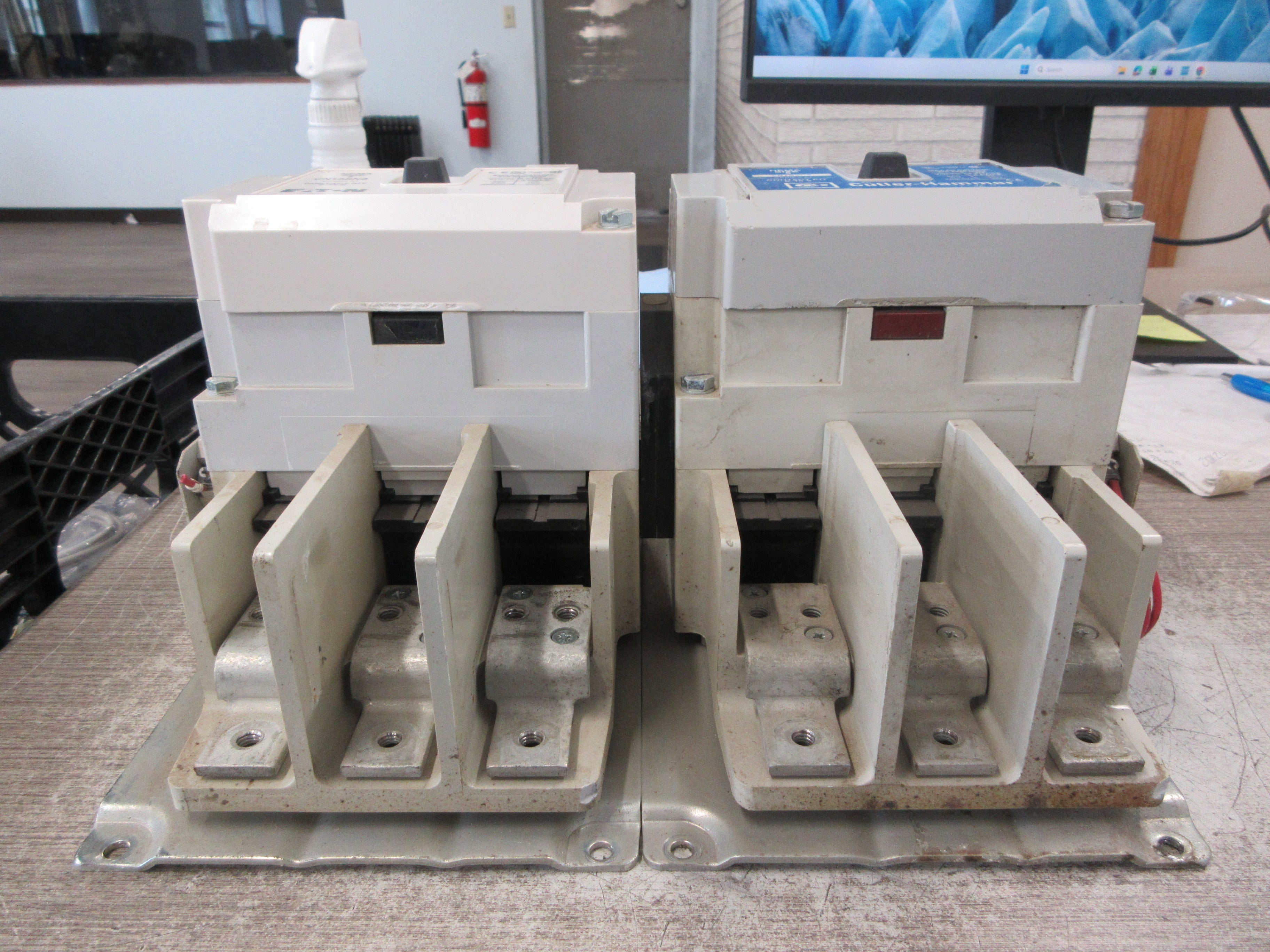 Eaton / Cutler-Hammer Size 5 Reversing Contactor CN15SN3 120V Coil 270A Used