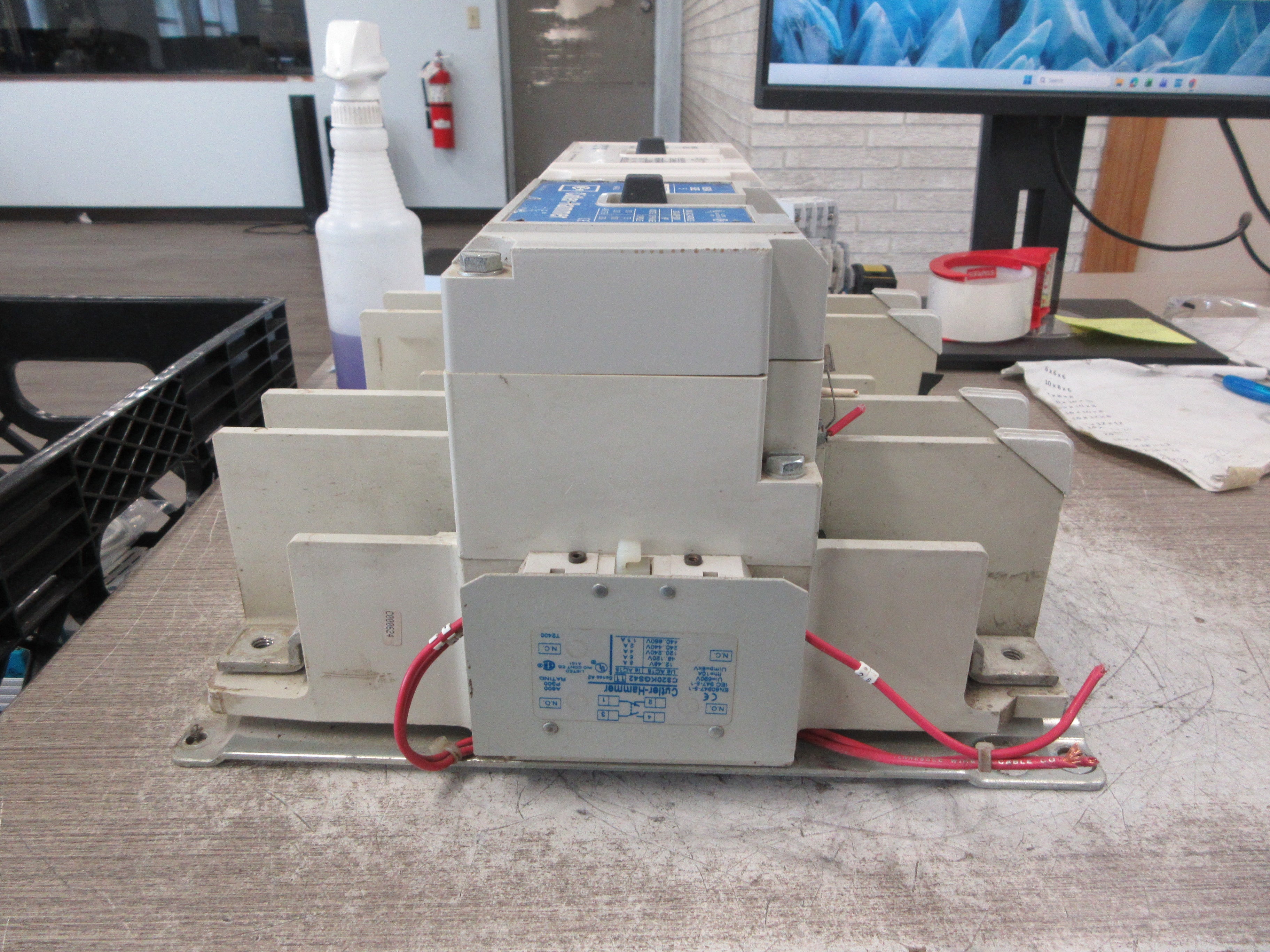 Eaton / Cutler-Hammer Size 5 Reversing Contactor CN15SN3 120V Coil 270A Used
