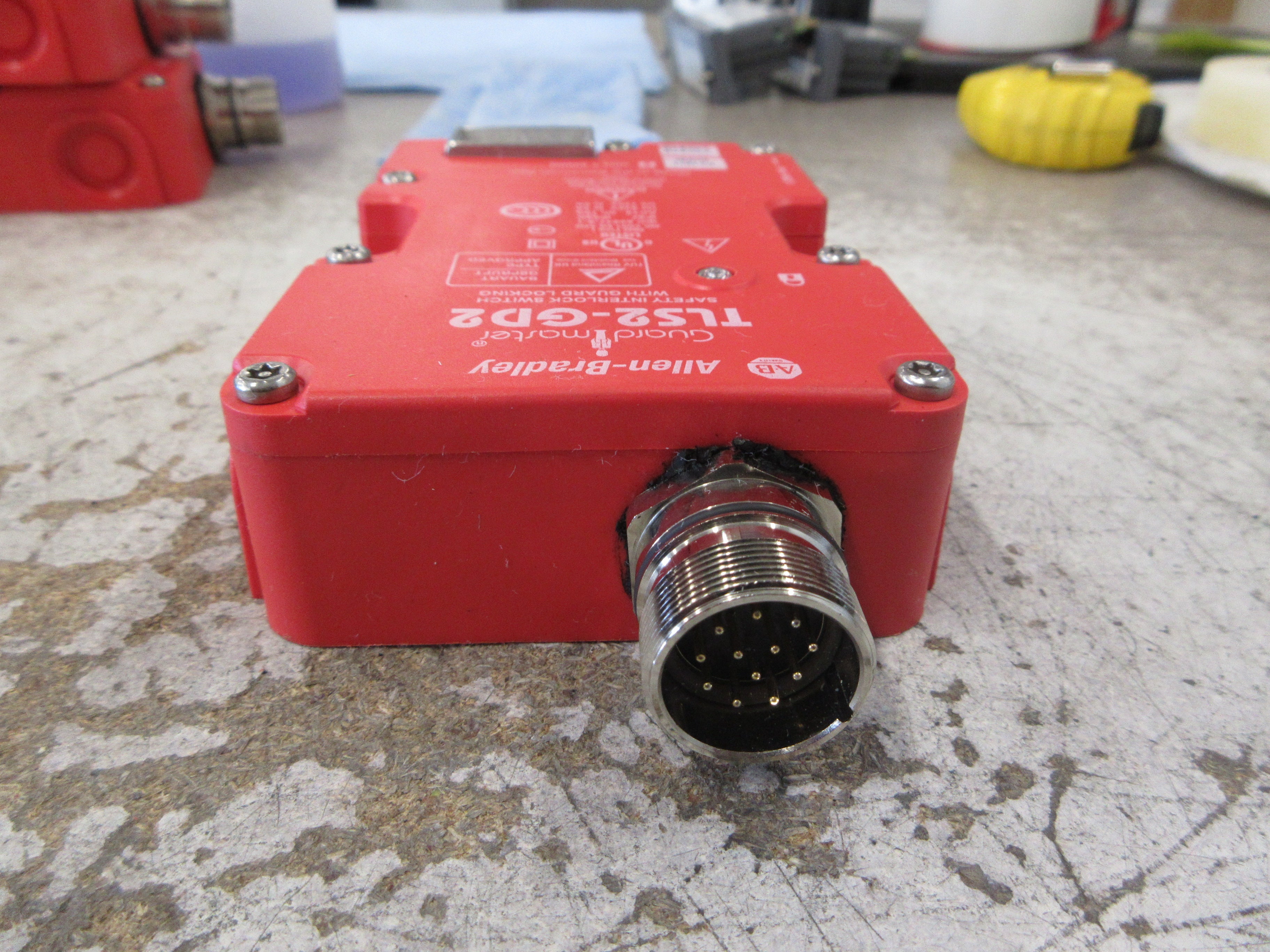 Allen-Bradley Guardmaster TLS2-GD2 Safety Interlock Switch 440G-T27241 Used