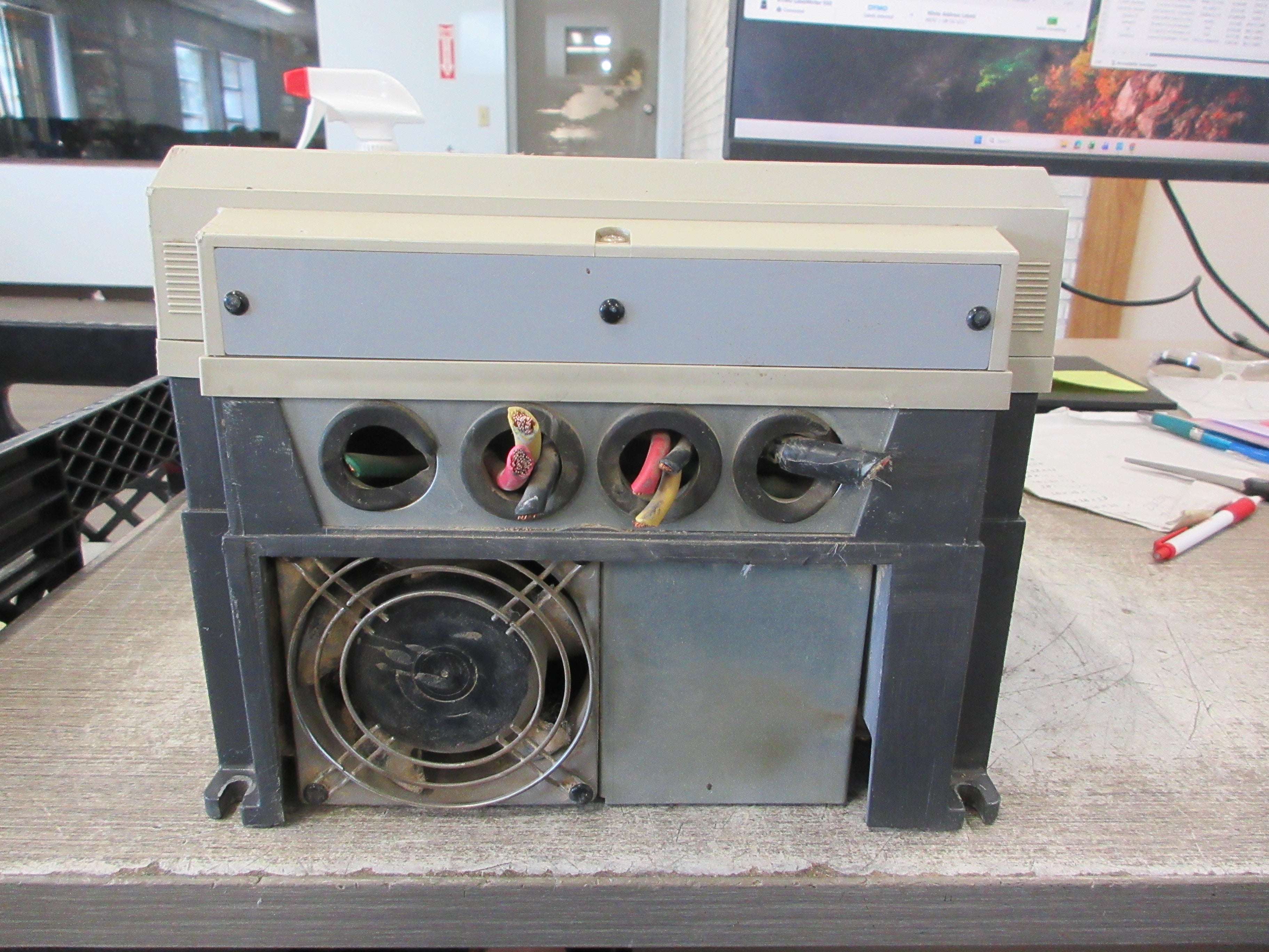 Hitachi HFC-VWG AC Drive VWG16LF3 15HP 3Ph Used
