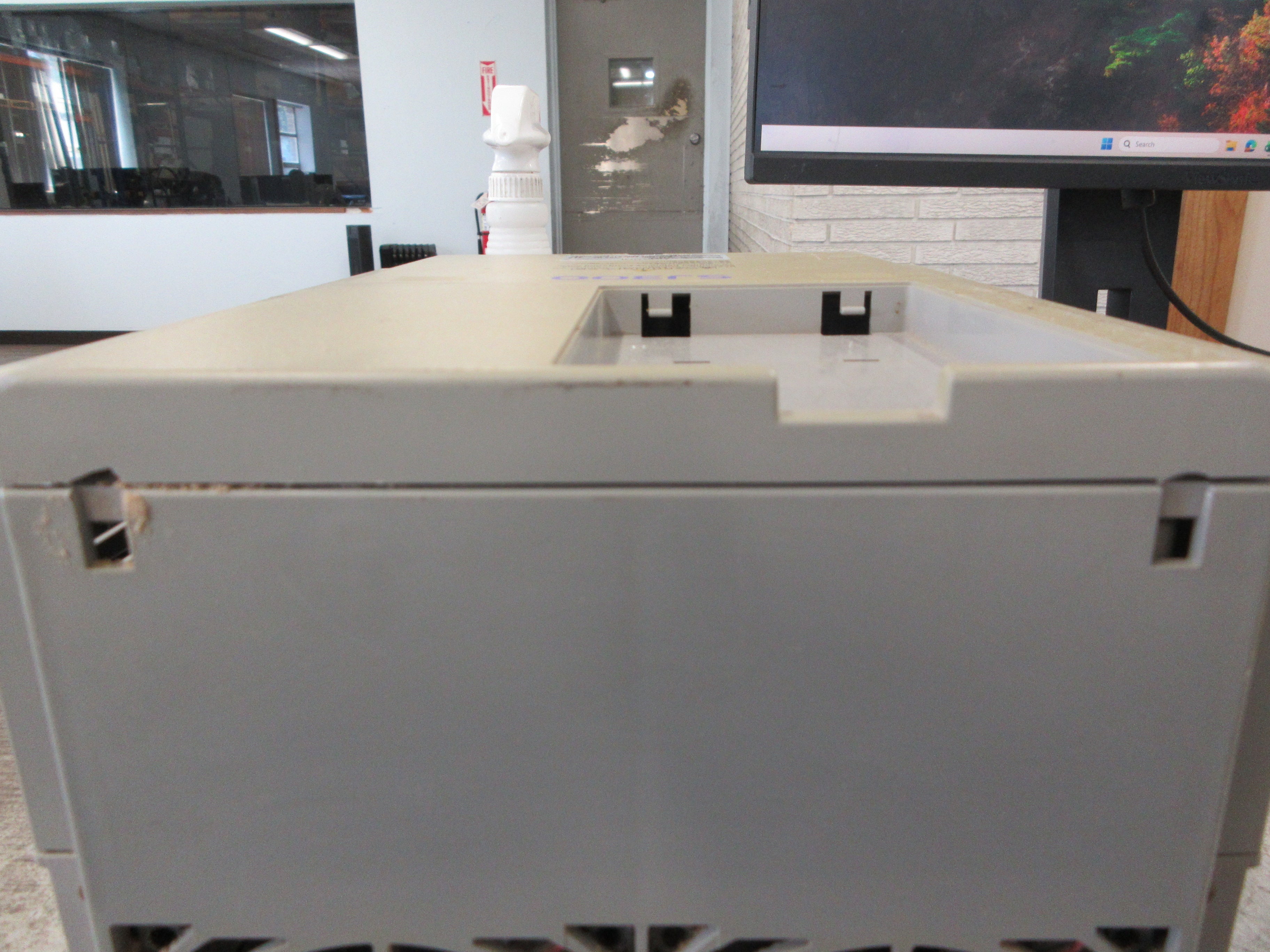 Hitachi AC Drive SJ300-110LFU 15HP Input: 50-60Hz , 200-240V , 3Ph , 51A Used
