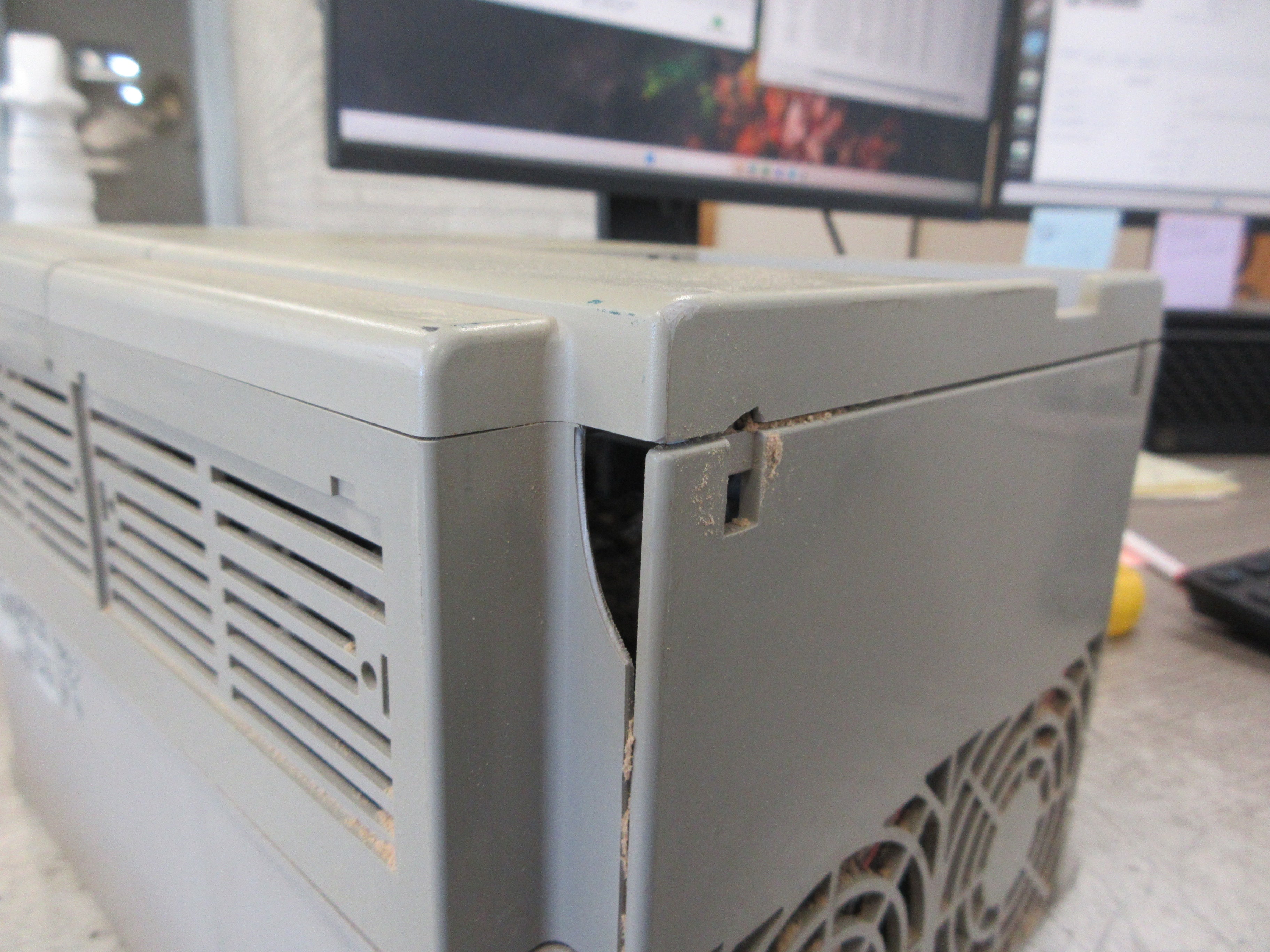 Hitachi AC Drive SJ300-110LFU 15HP Input: 50-60Hz , 200-240V , 3Ph , 51A Used