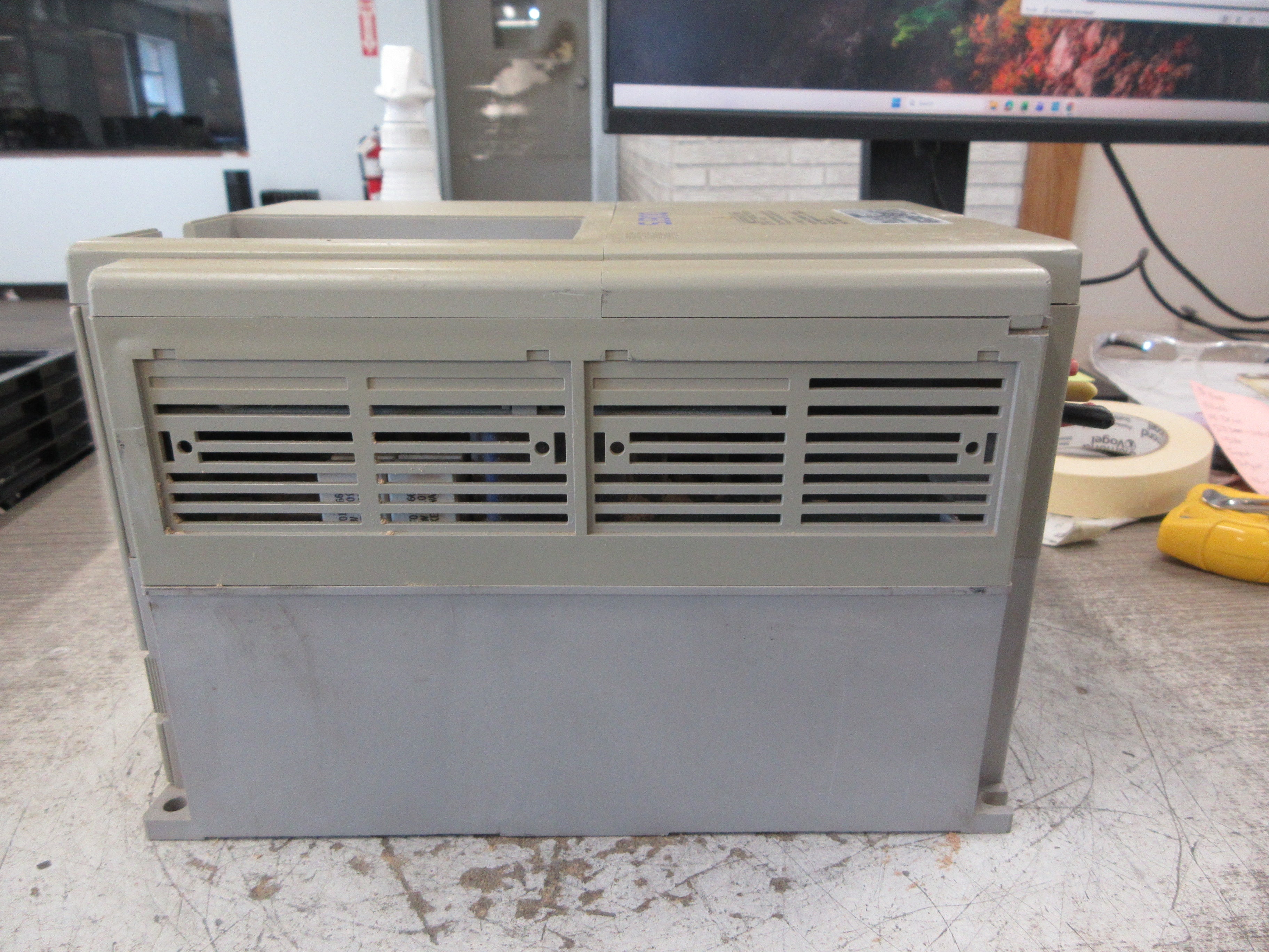 Hitachi AC Drive SJ300-110LFU 15HP Input: 50-60Hz , 200-240V , 3Ph , 51A Used