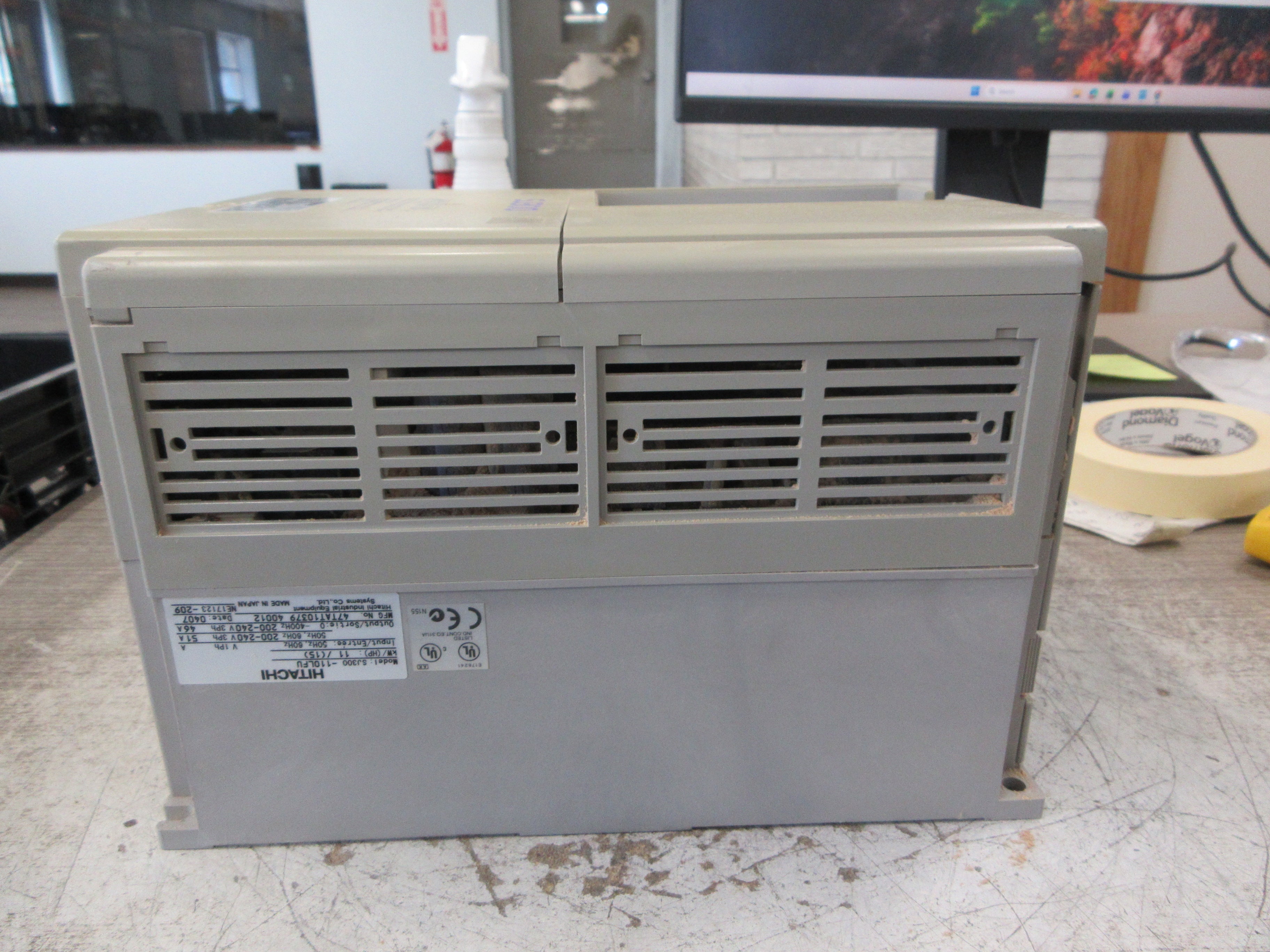 Hitachi AC Drive SJ300-110LFU 15HP Input: 50-60Hz , 200-240V , 3Ph , 51A Used