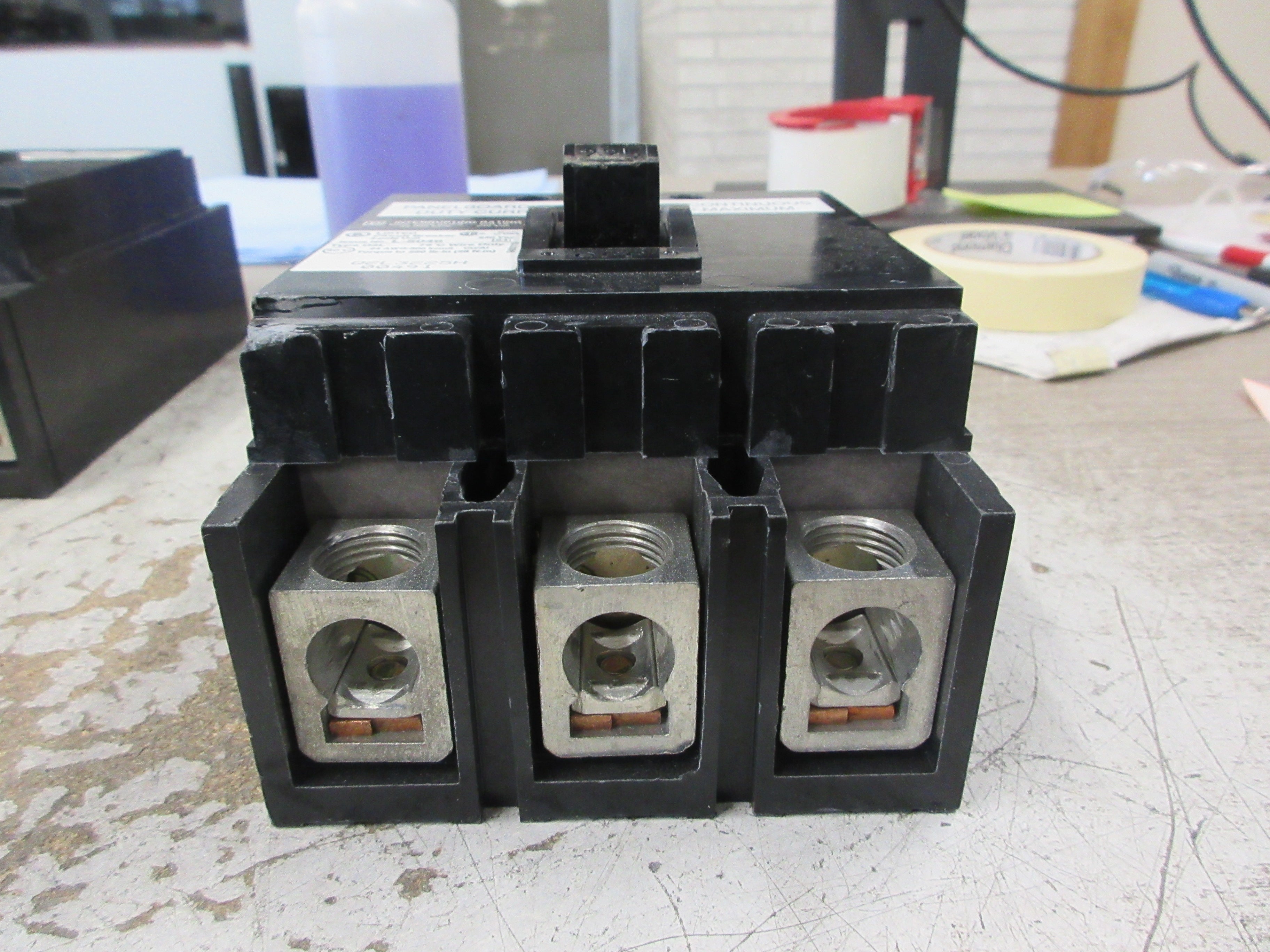 Square D Circuit Breaker Q2L3225H 225A 240V 3P *No Set Screws* Used