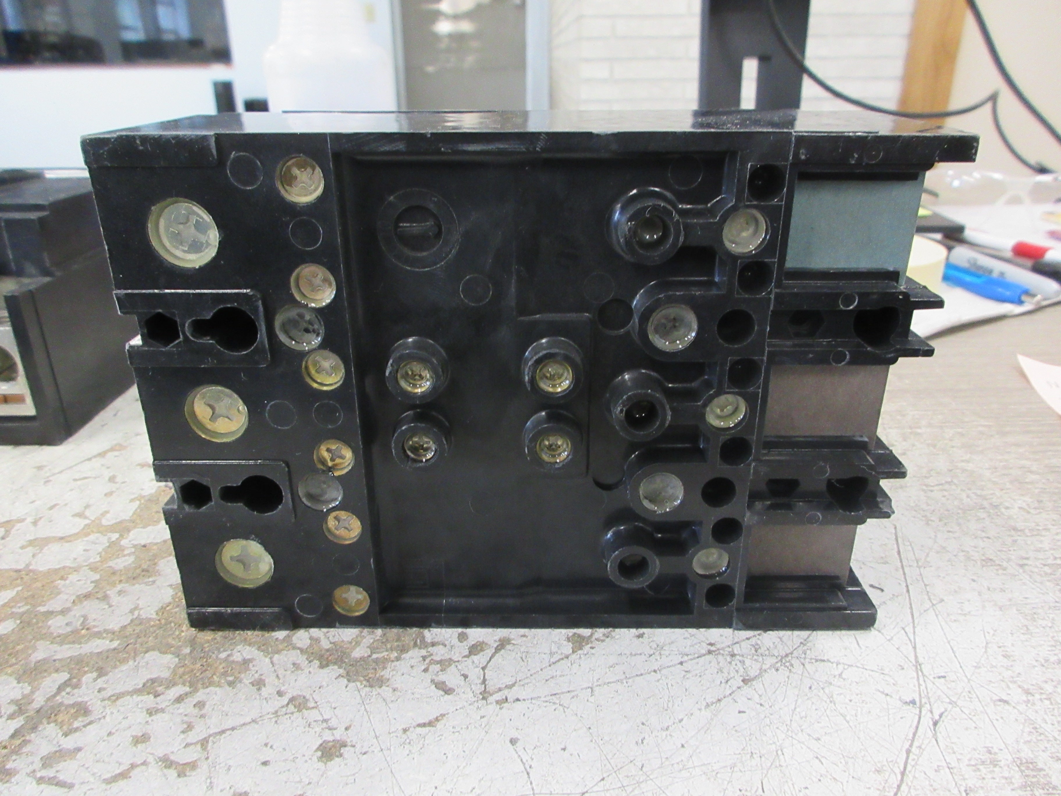 Square D Circuit Breaker Q2L3225H 225A 240V 3P *No Set Screws* Used