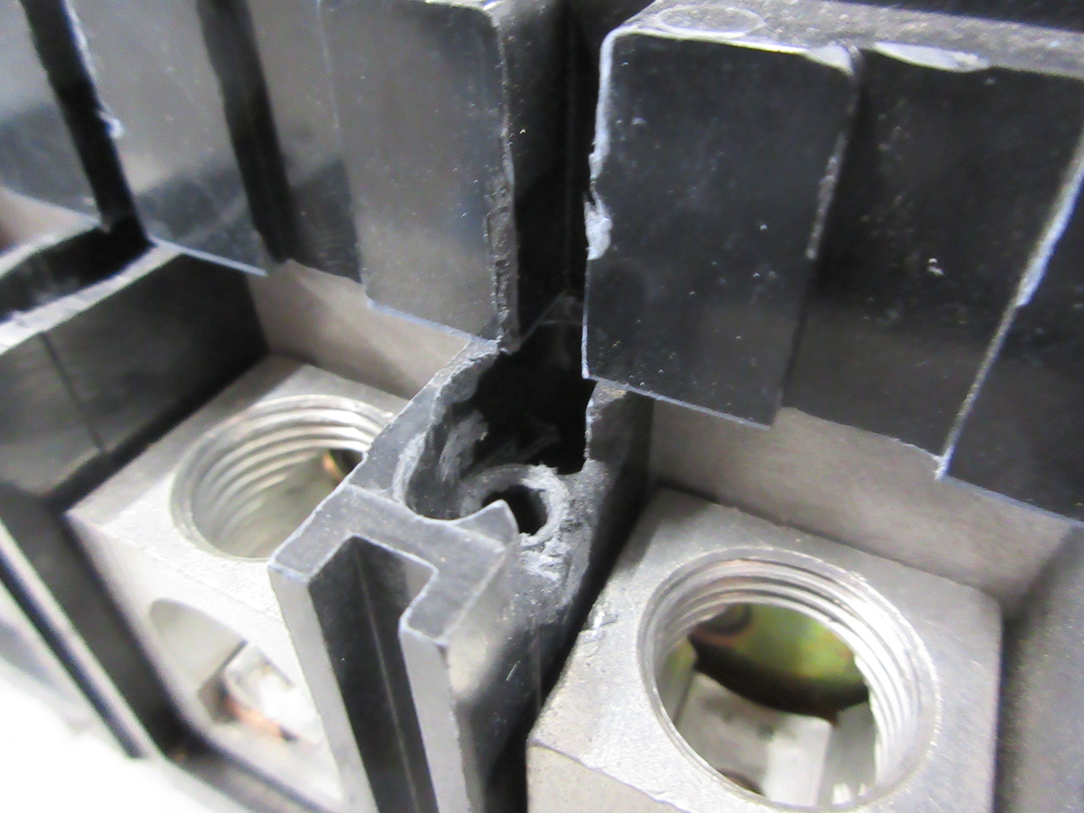 Square D Circuit Breaker Q2L3225H 225A 240V 3P (2) Mounting Screws Used