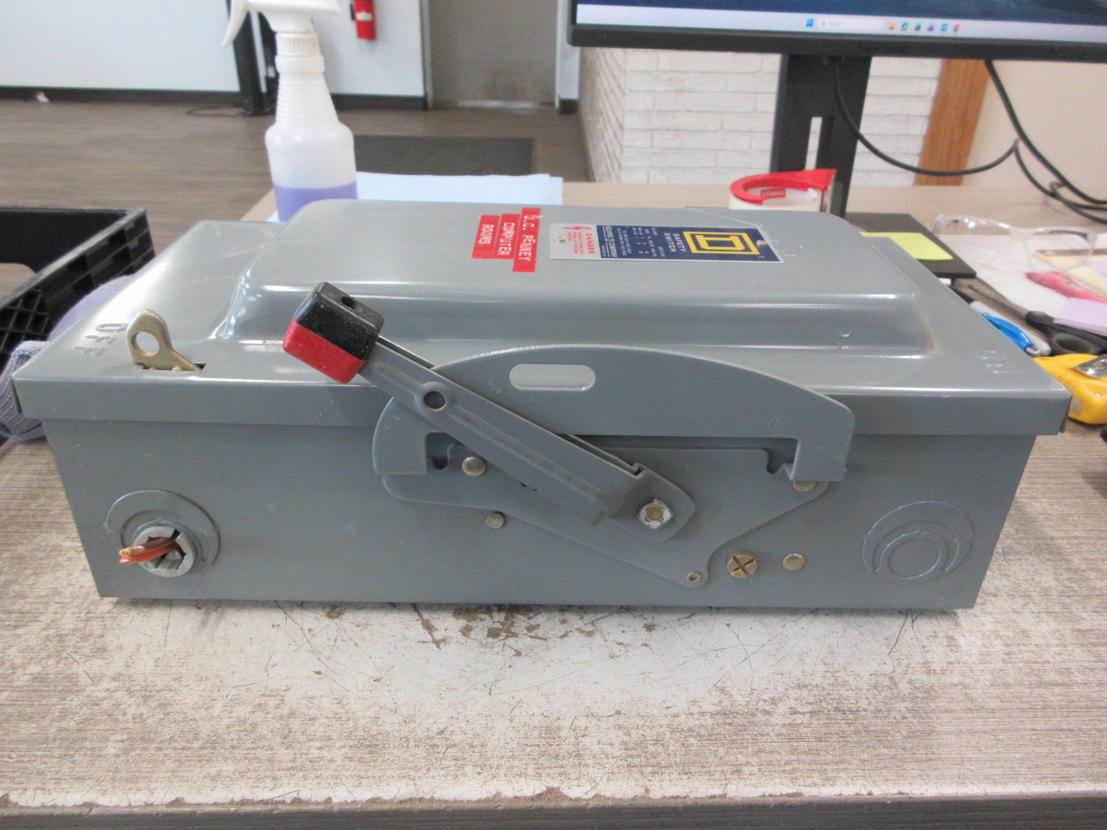 Square D Fusible Safety Switch H362 Ser. D2 60A 600V 3P Used