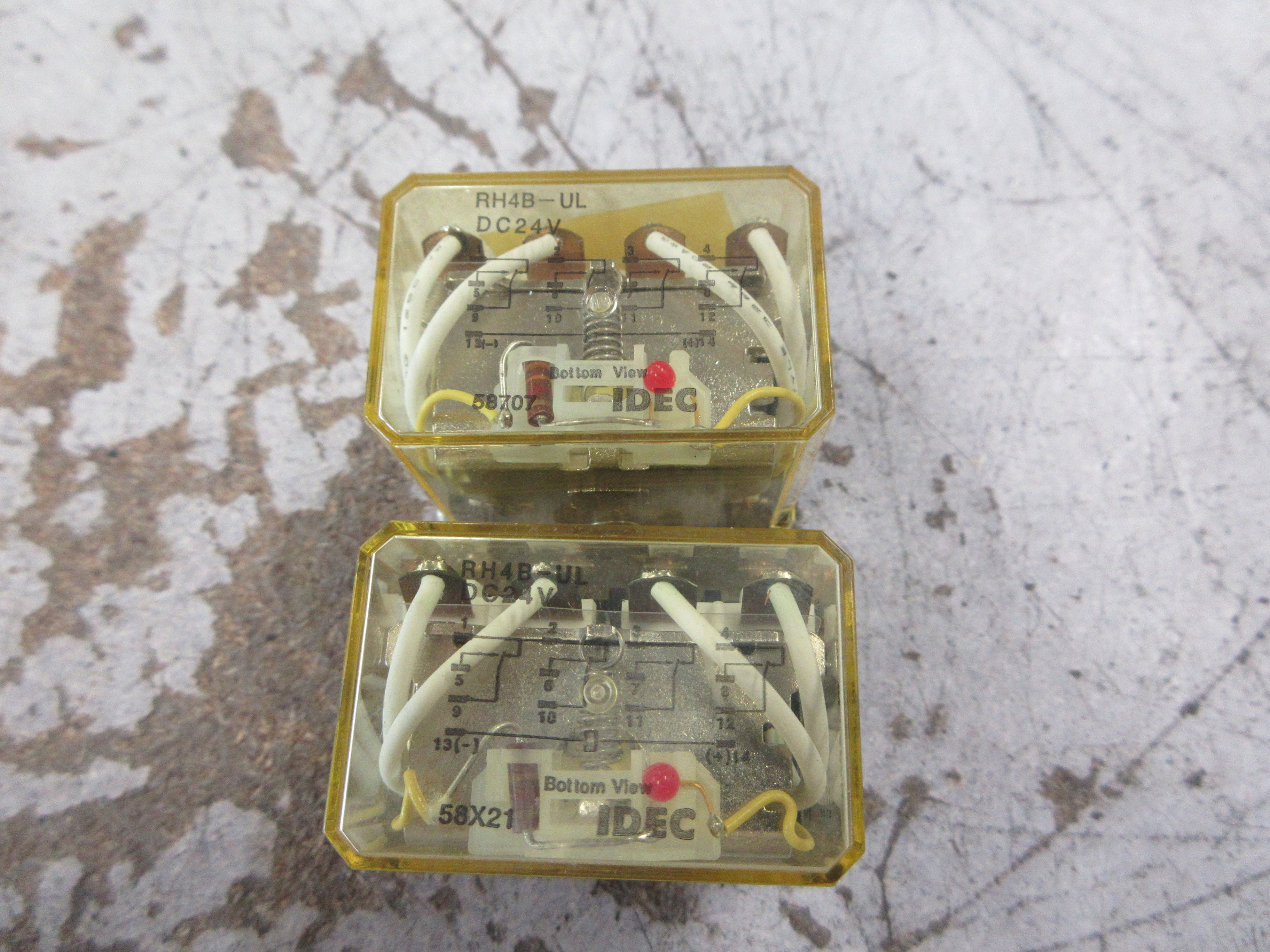 IDEC Relay RH4B-UL 24VDC *Lot of 2* Used