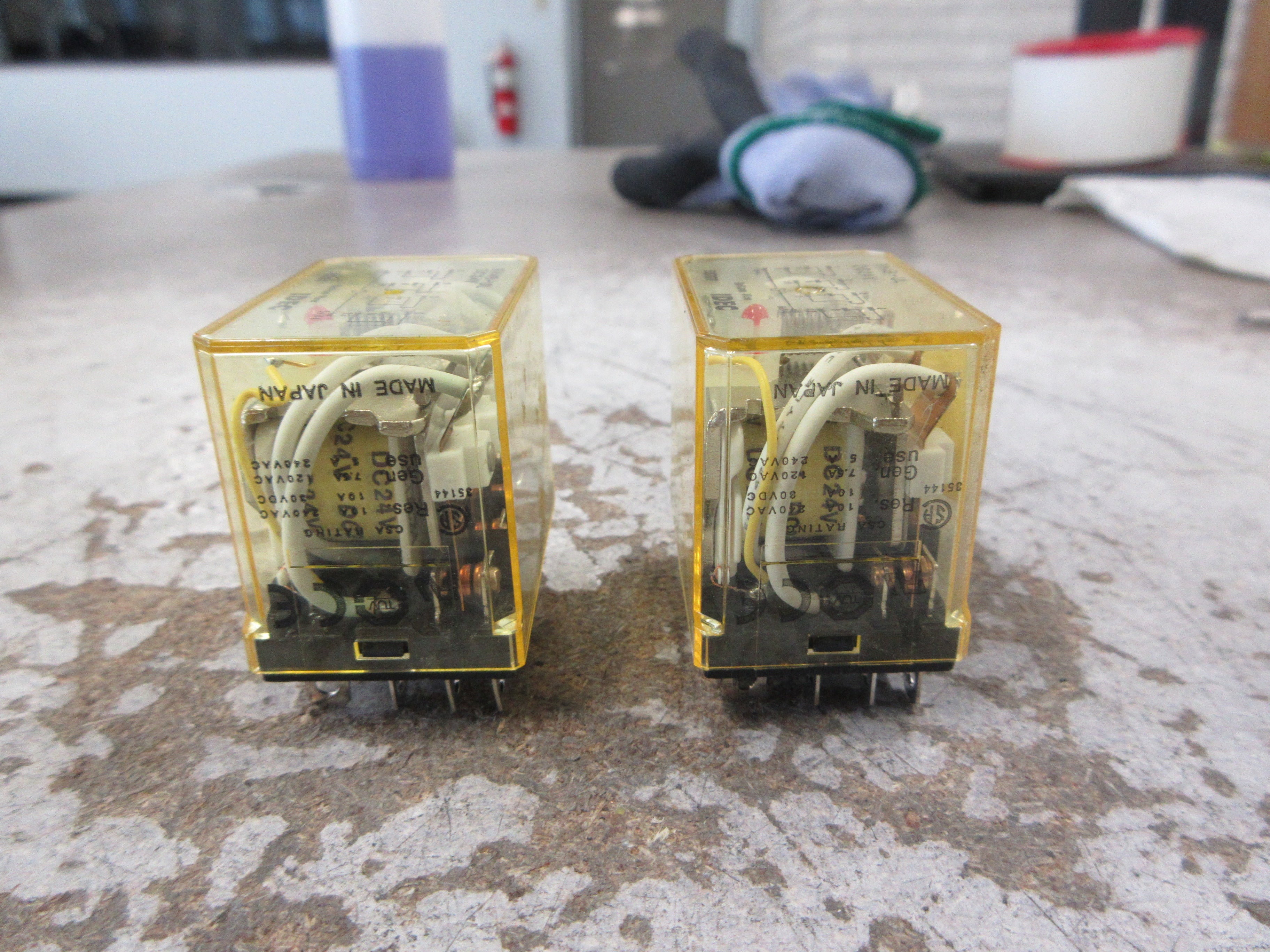 IDEC Relay RH4B-UL 24VDC *Lot of 2* Used