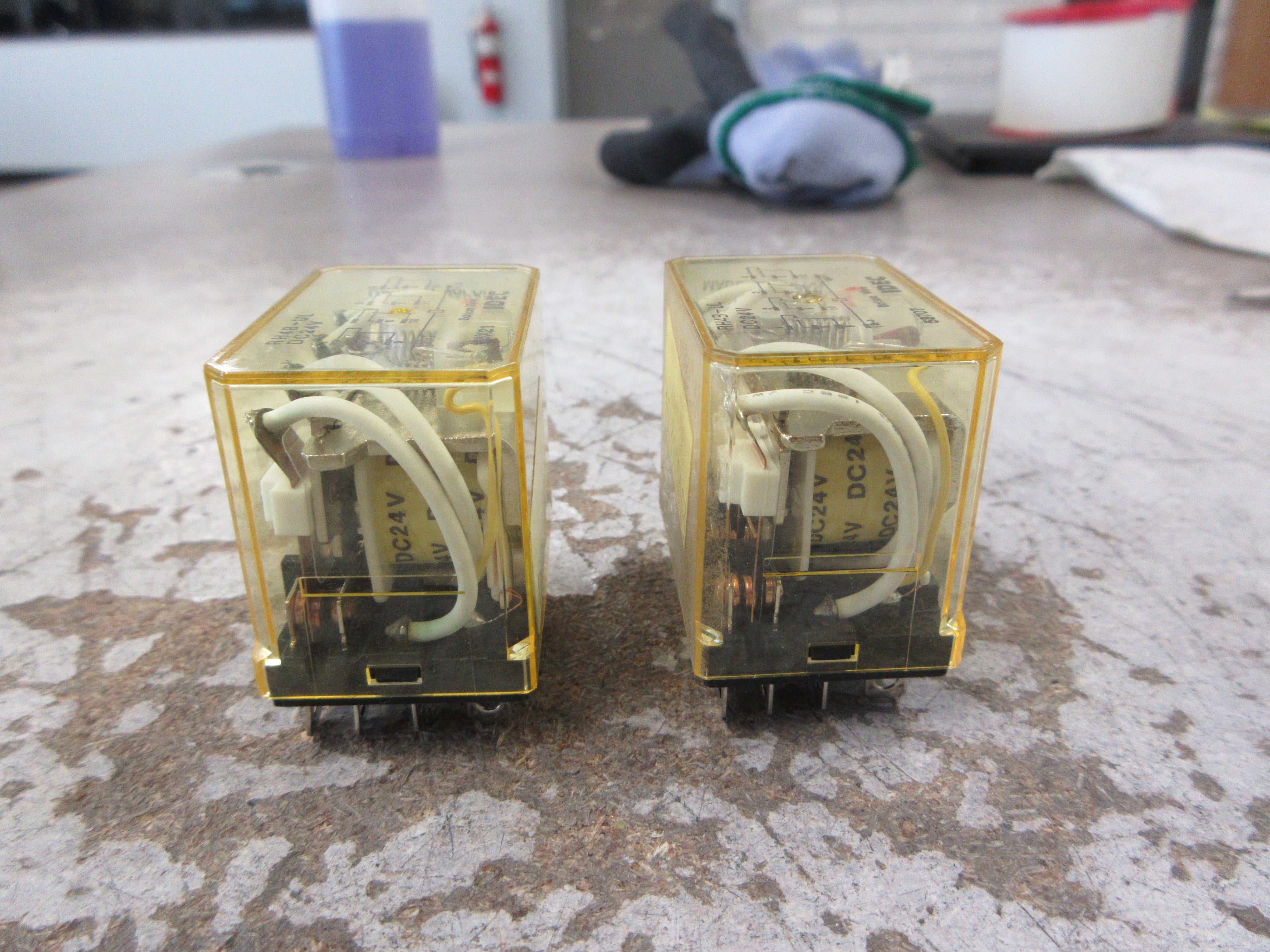 IDEC Relay RH4B-UL 24VDC *Lot of 2* Used