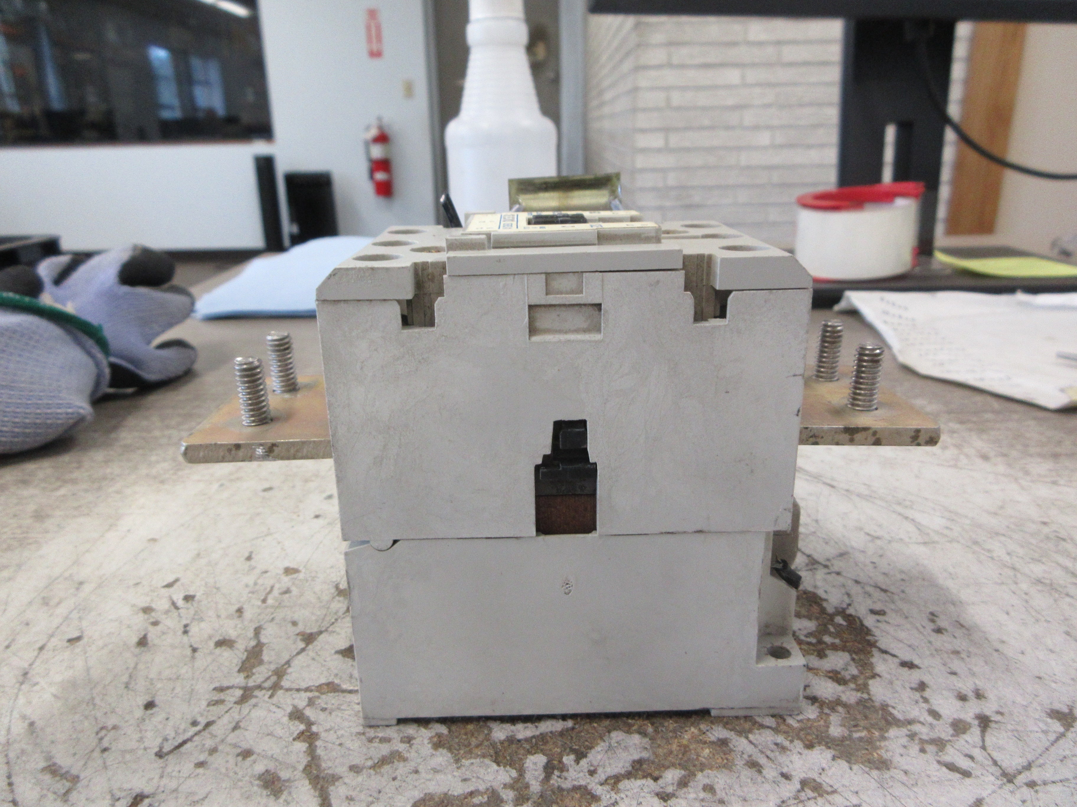 Eaton Size J Contactor CE15JN3 Ser. A1 120V Coil 60A (1) Aux Contact Used