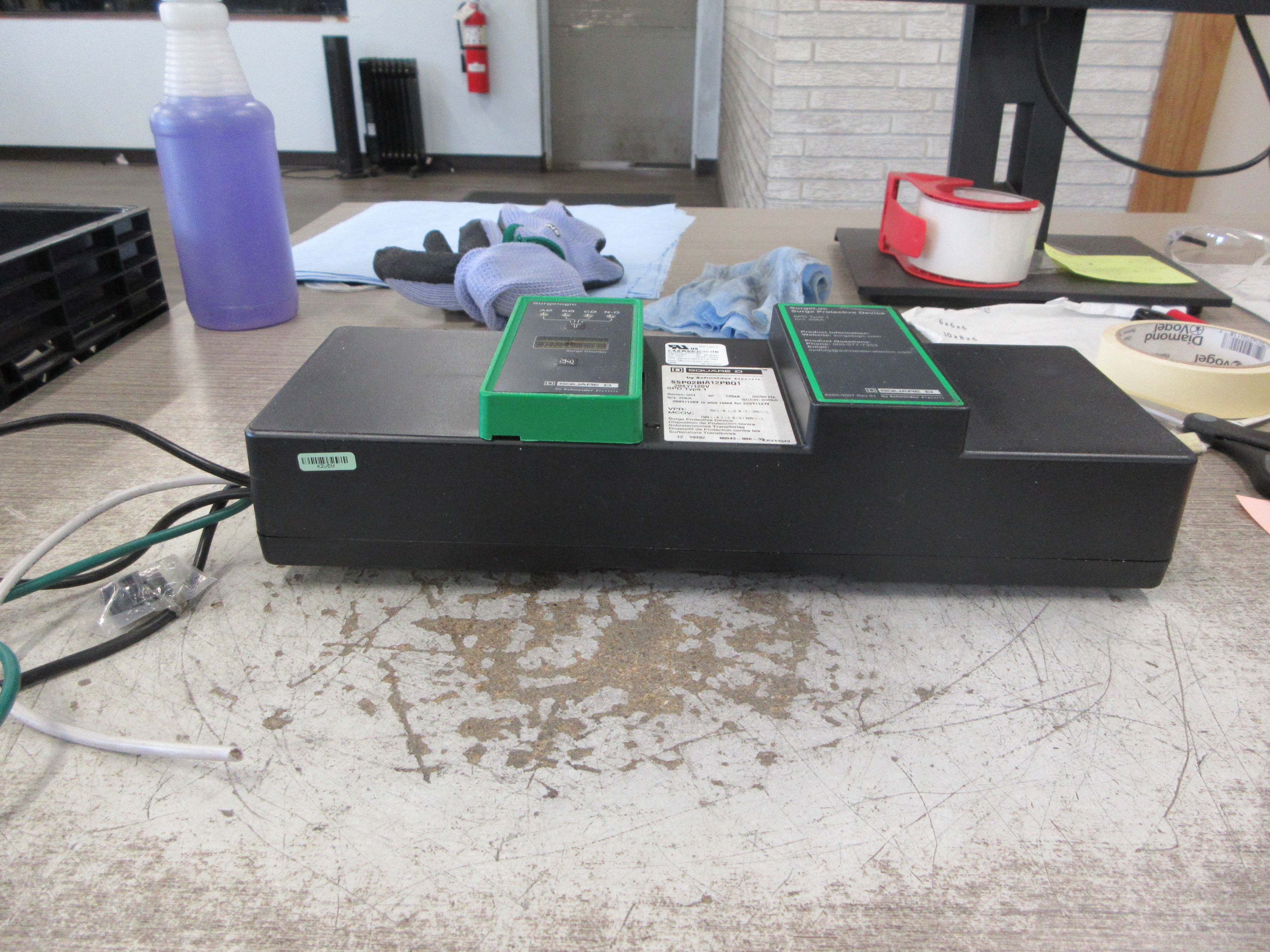 Square D SurgeLoc Surge Protective Device SSP02BIA12PBQ1 208Y/120V 50/60Hz VPR: 700 L-N, L-G, N-G/1200L-L MCOV: 150V L-N, L-G, N-G/300V L-L Used