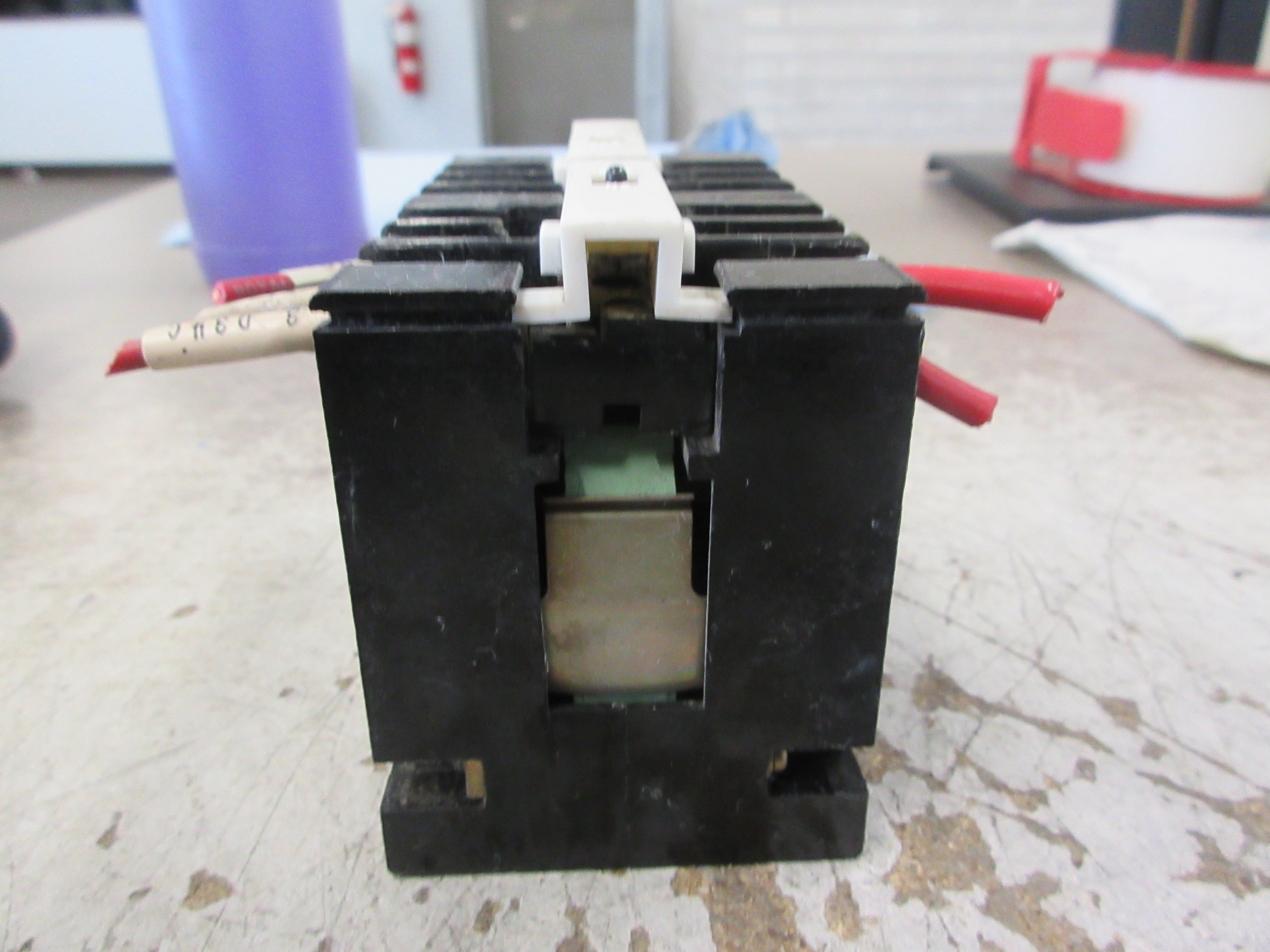 GE Industrial Relay CR122A04322AA 110-120V Coil 300VAC 10A *Chipped Corner* Used
