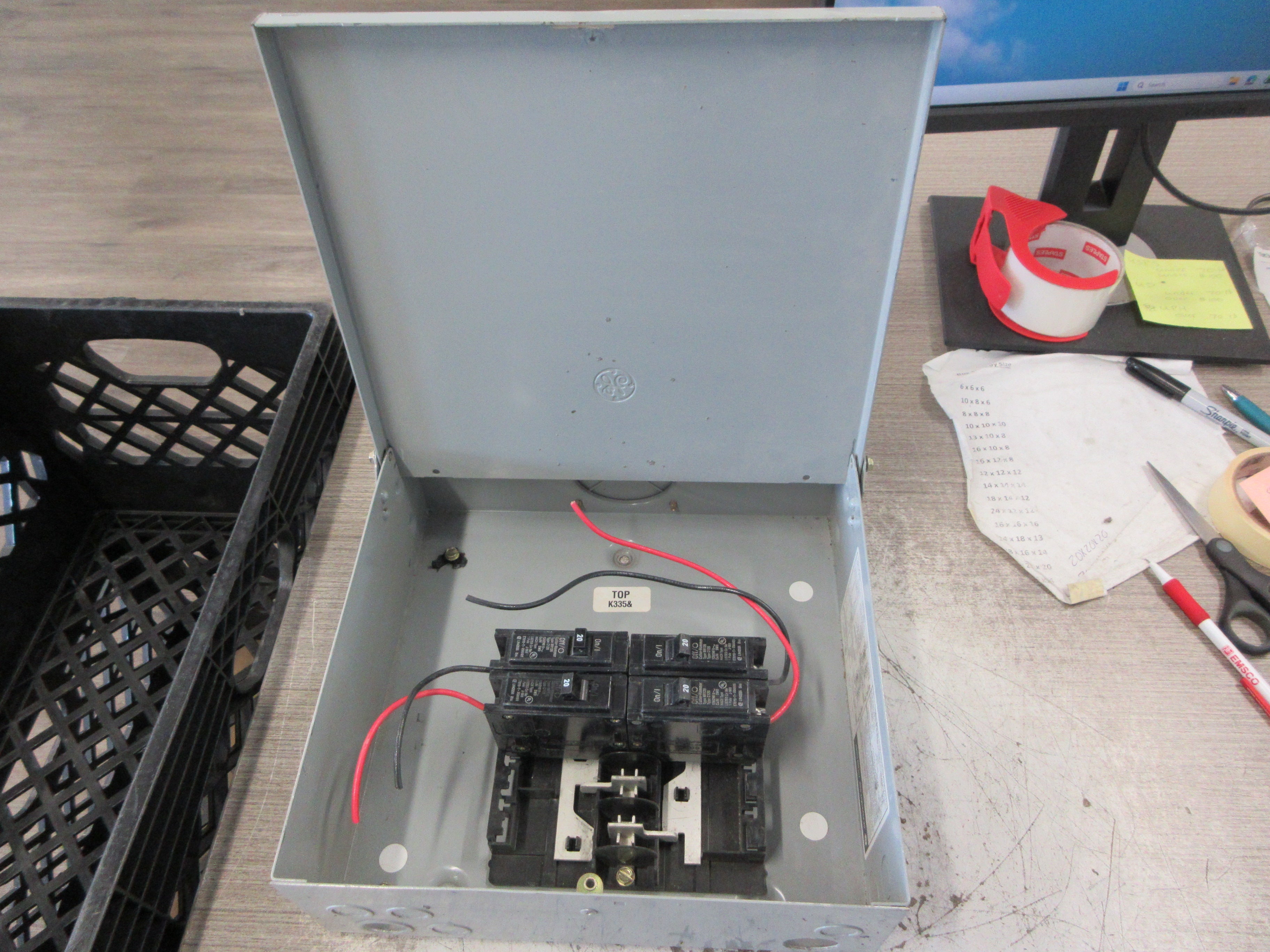 GE Main Lug Circuit Breaker Panel TLM612RCU 120/240VAC 125A Max 1Ph 3W Used