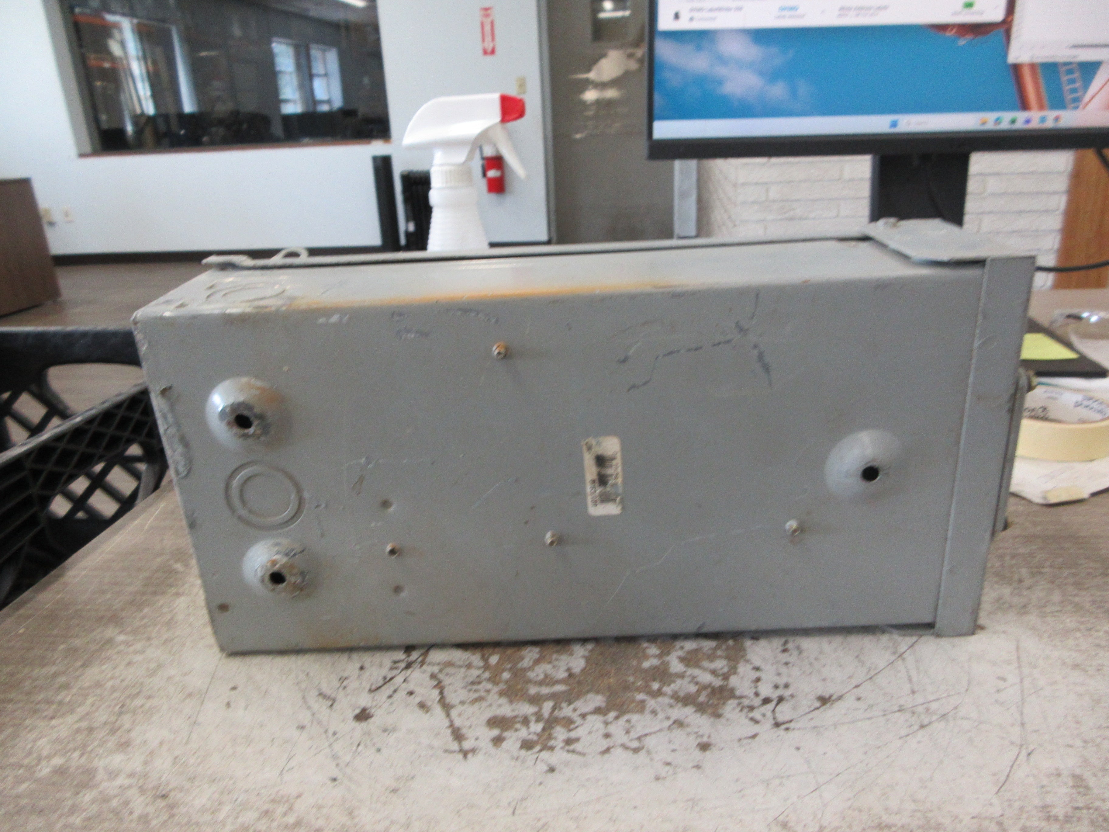 Midwest Electric 3R Power Outlet U011C010 70A Max 120/240V 3W 1Ph Used
