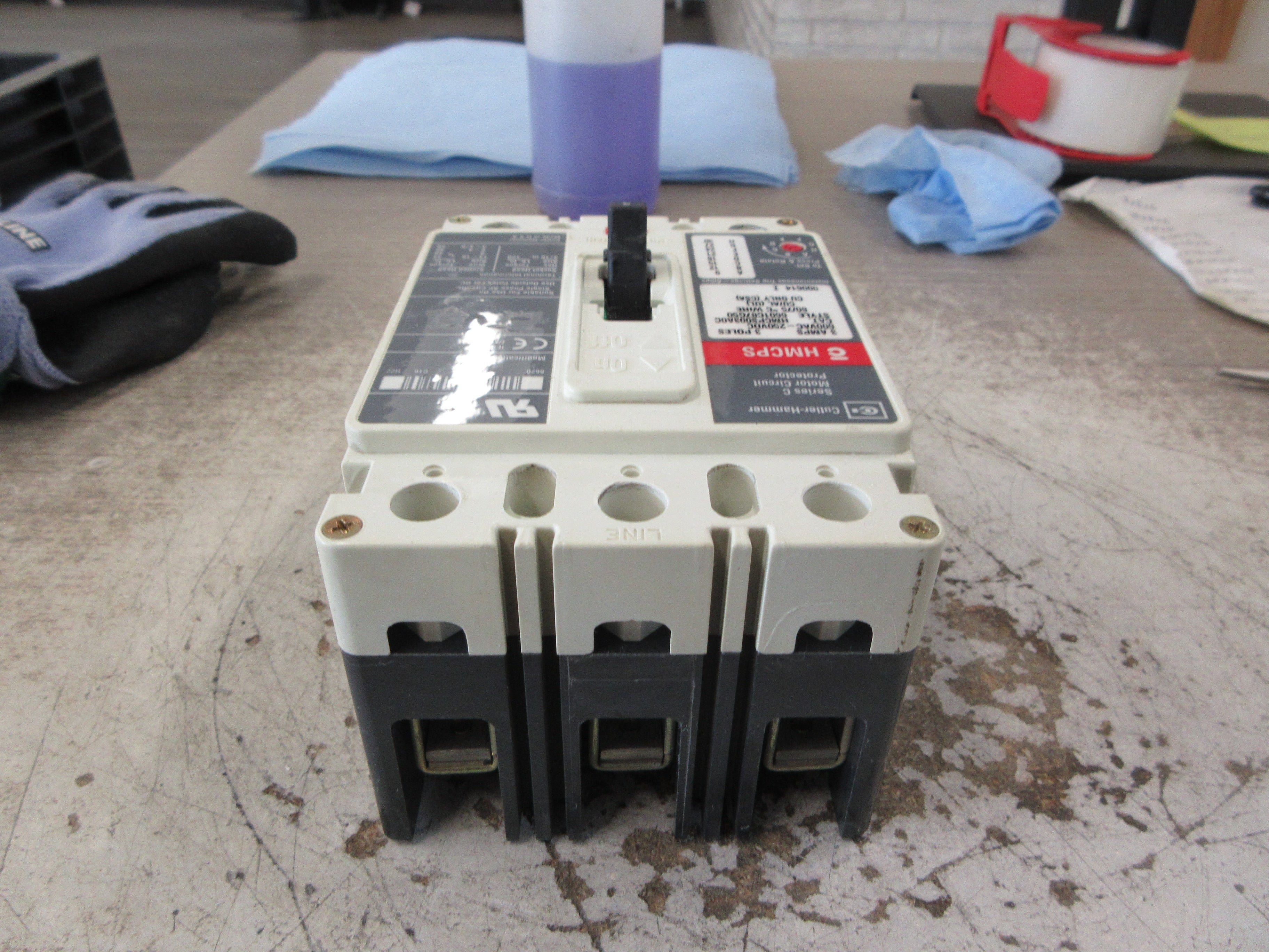 Cutler-Hammer Circuit Breaker HMCPS003A0C 3A 600V 3P Used