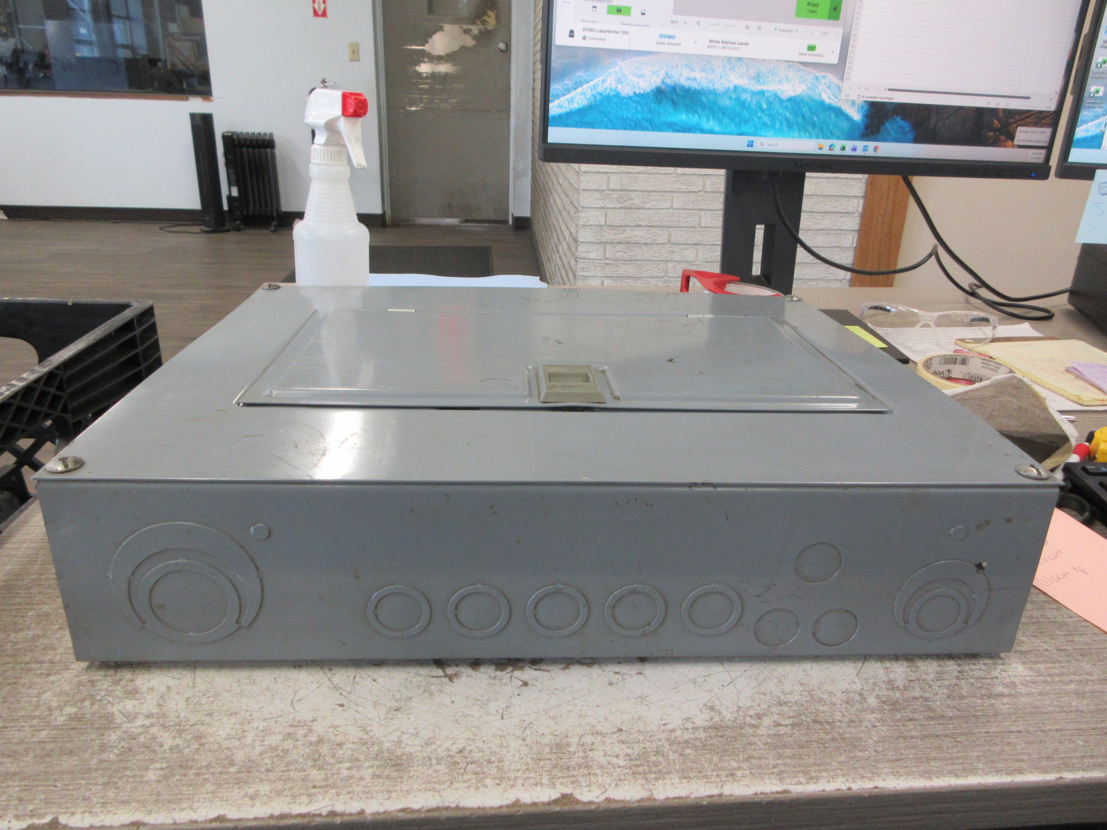 Square D Main Lug Circuit Breaker Panel QOC16US 100A 120-240V 16-Circuit Used