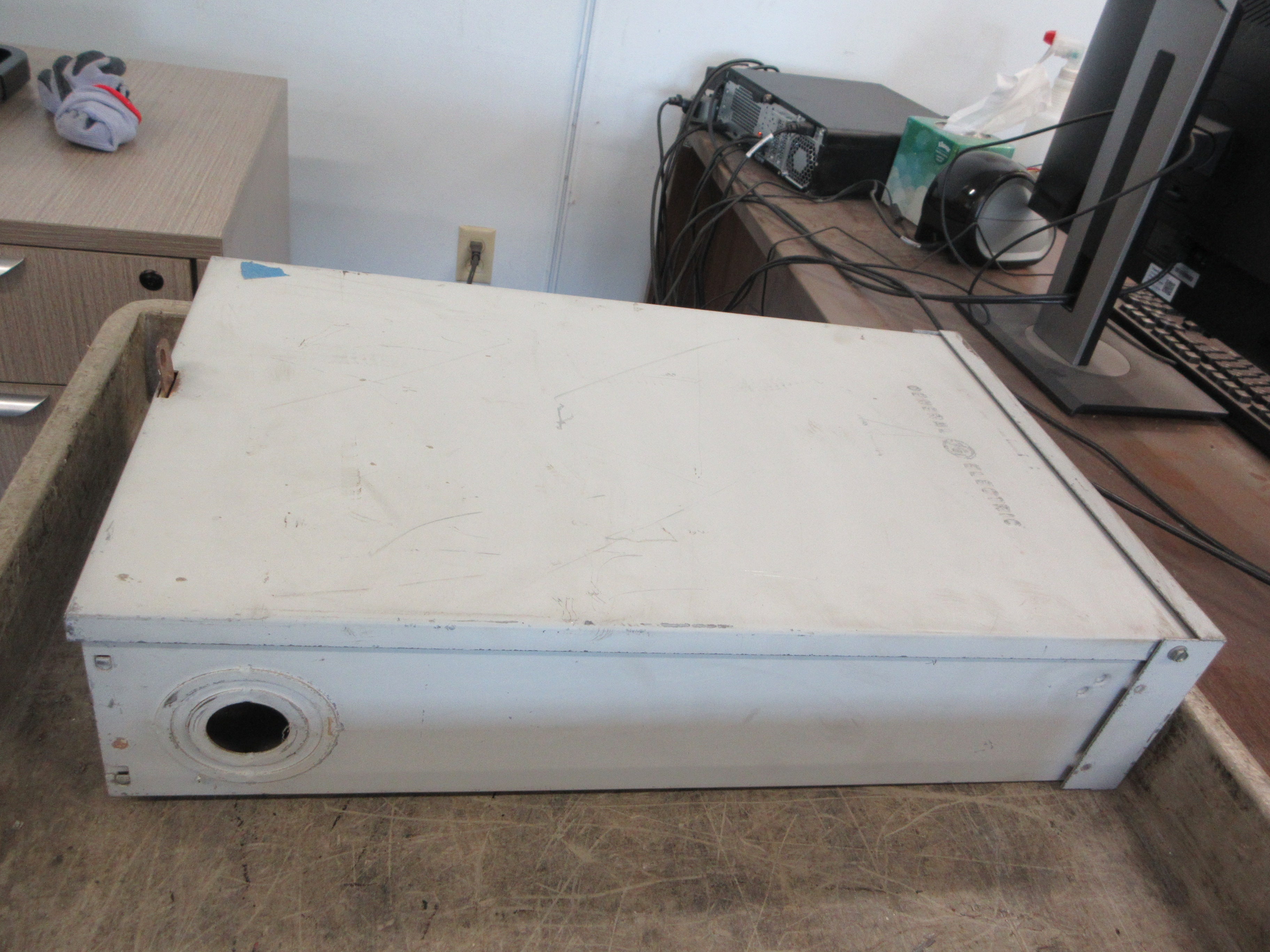 GE Main Breaker Circuit Breaker Panel Main 50A 2P 100A Max 120-240V 1Ph Used