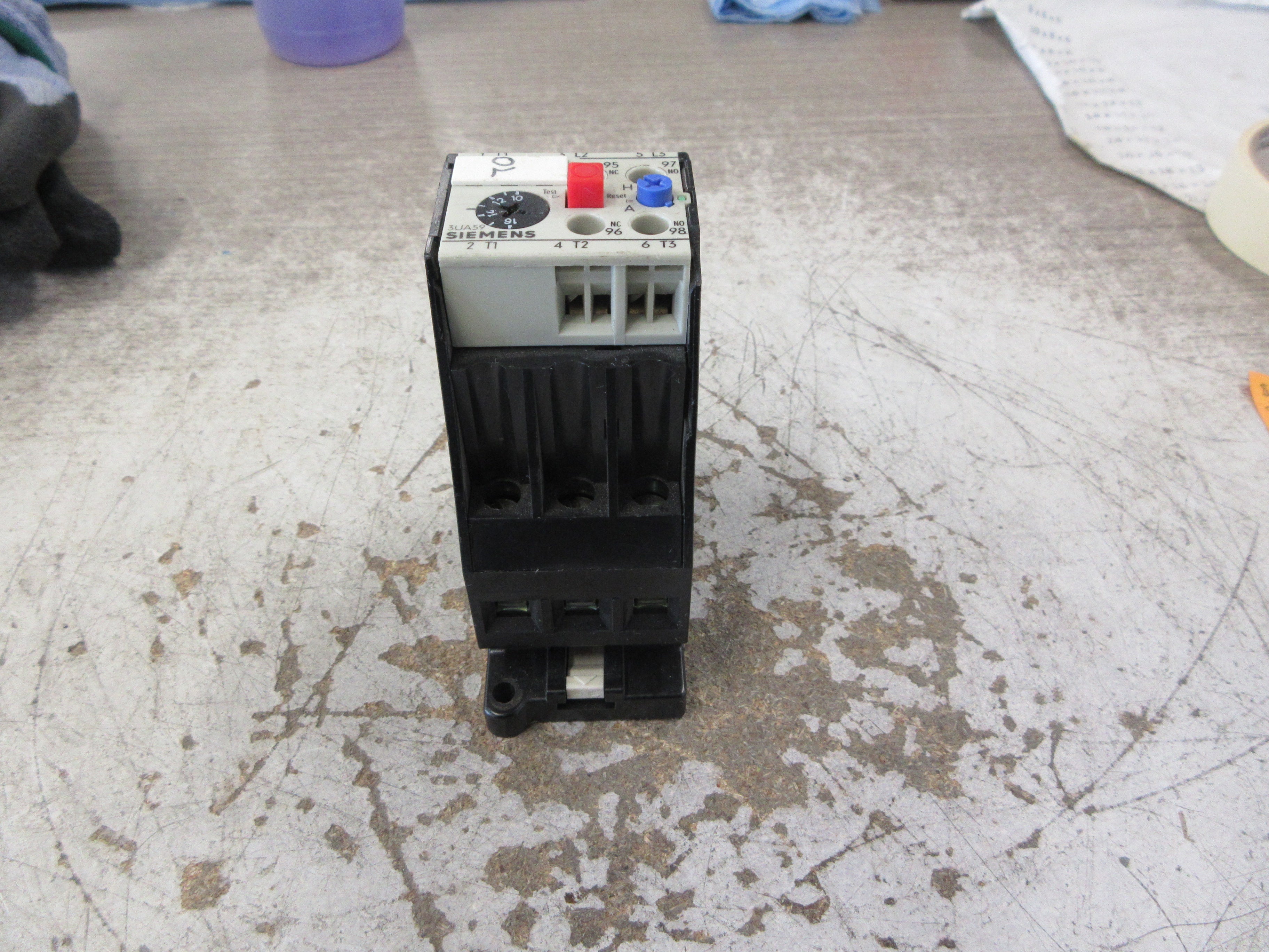 Siemens Solid State Overload 3UA59 00-2A Trip: 10-16A *Chipped Corner* Used